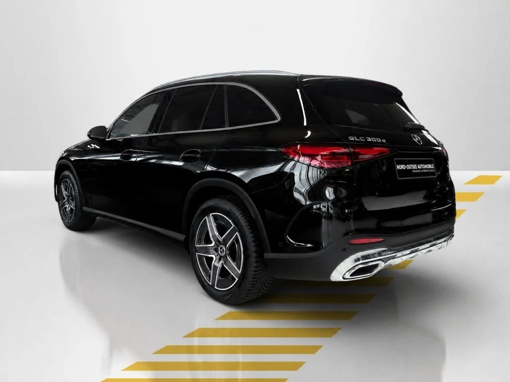 Mercedes-Benz-GLC 300 d-image-12