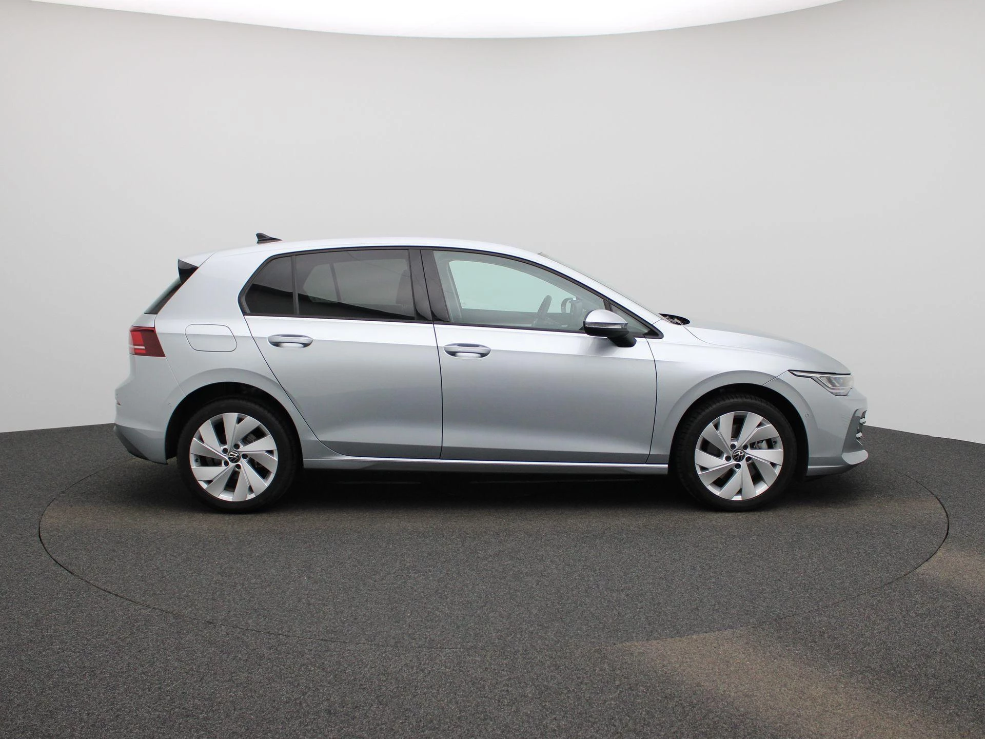 Volkswagen-Golf-image-5