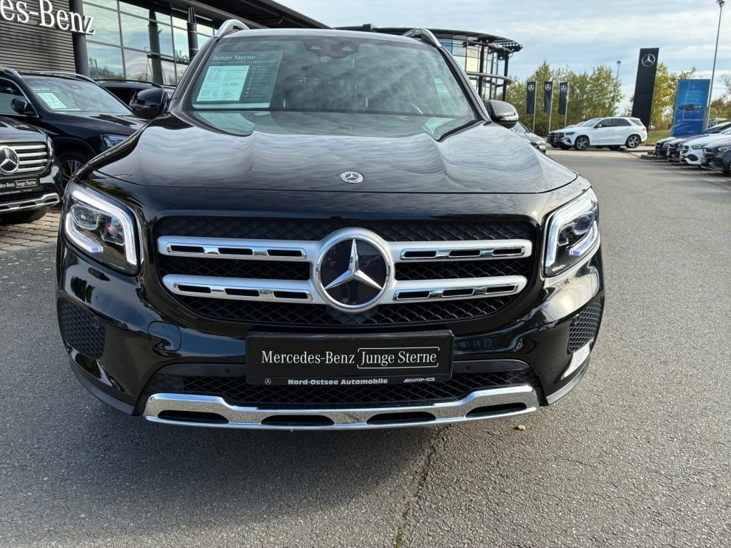 Mercedes-Benz-GLB 180-image-18