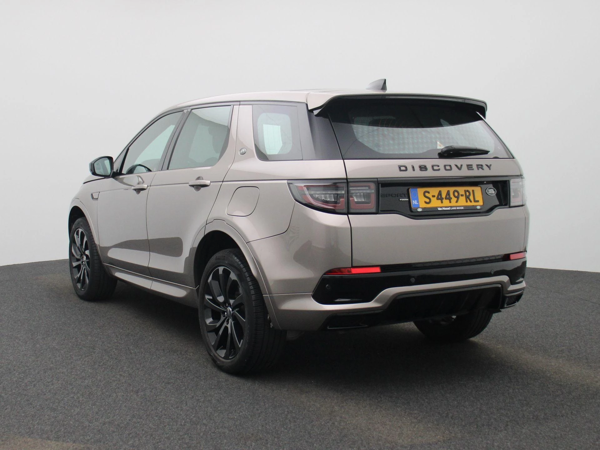 Land Rover-Discovery Sport-image-1