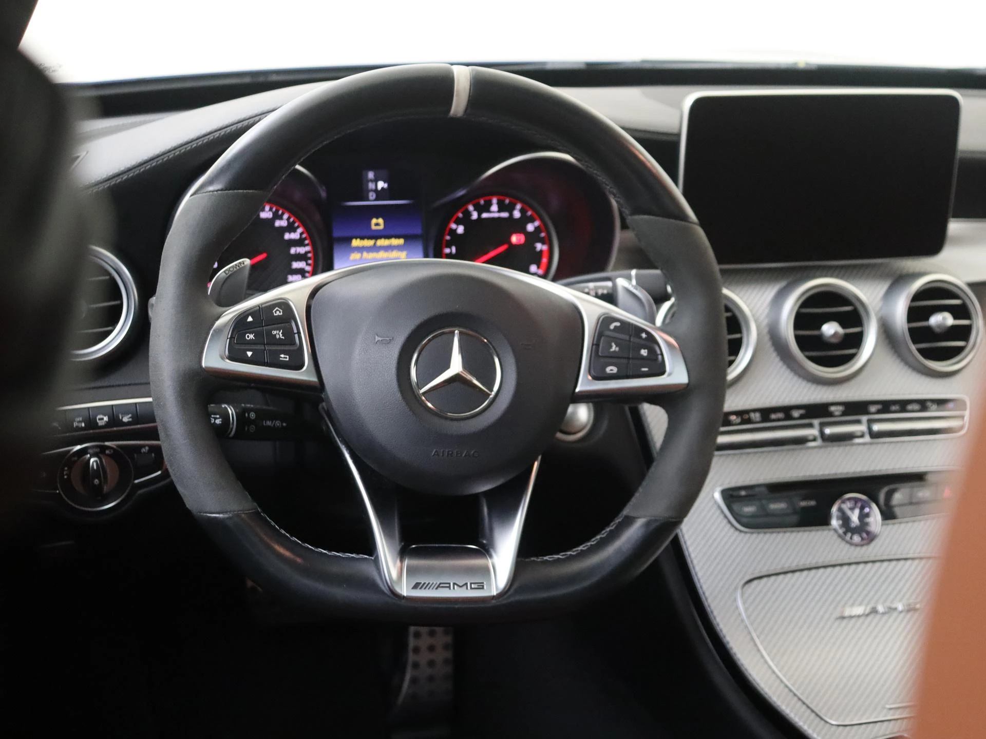 Mercedes-Benz-C-Klasse-image-16
