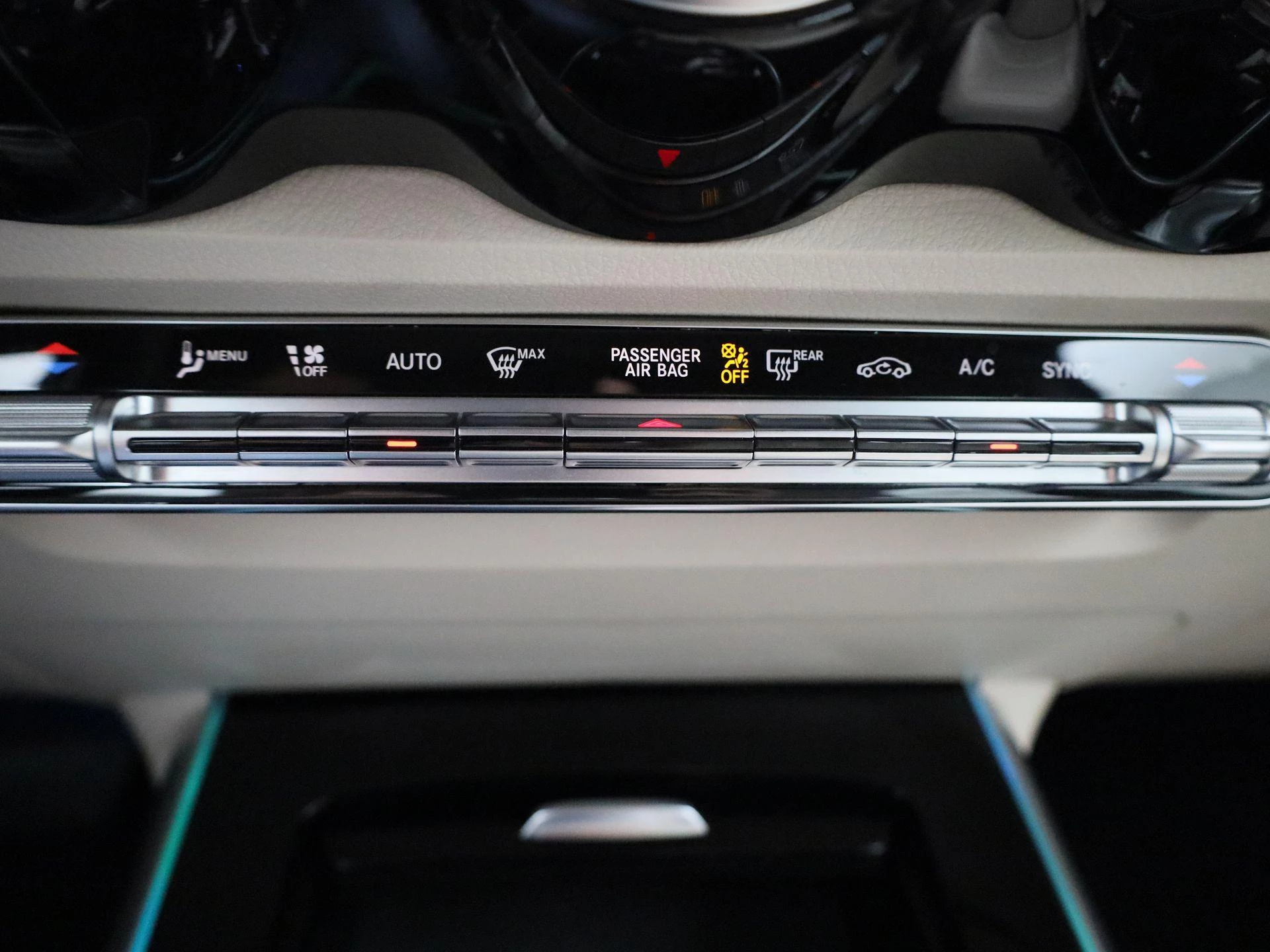 Mercedes-Benz GLB 200 LUXURY LINE + LEDER + PANO + 7-ZIT + CARPLAY +