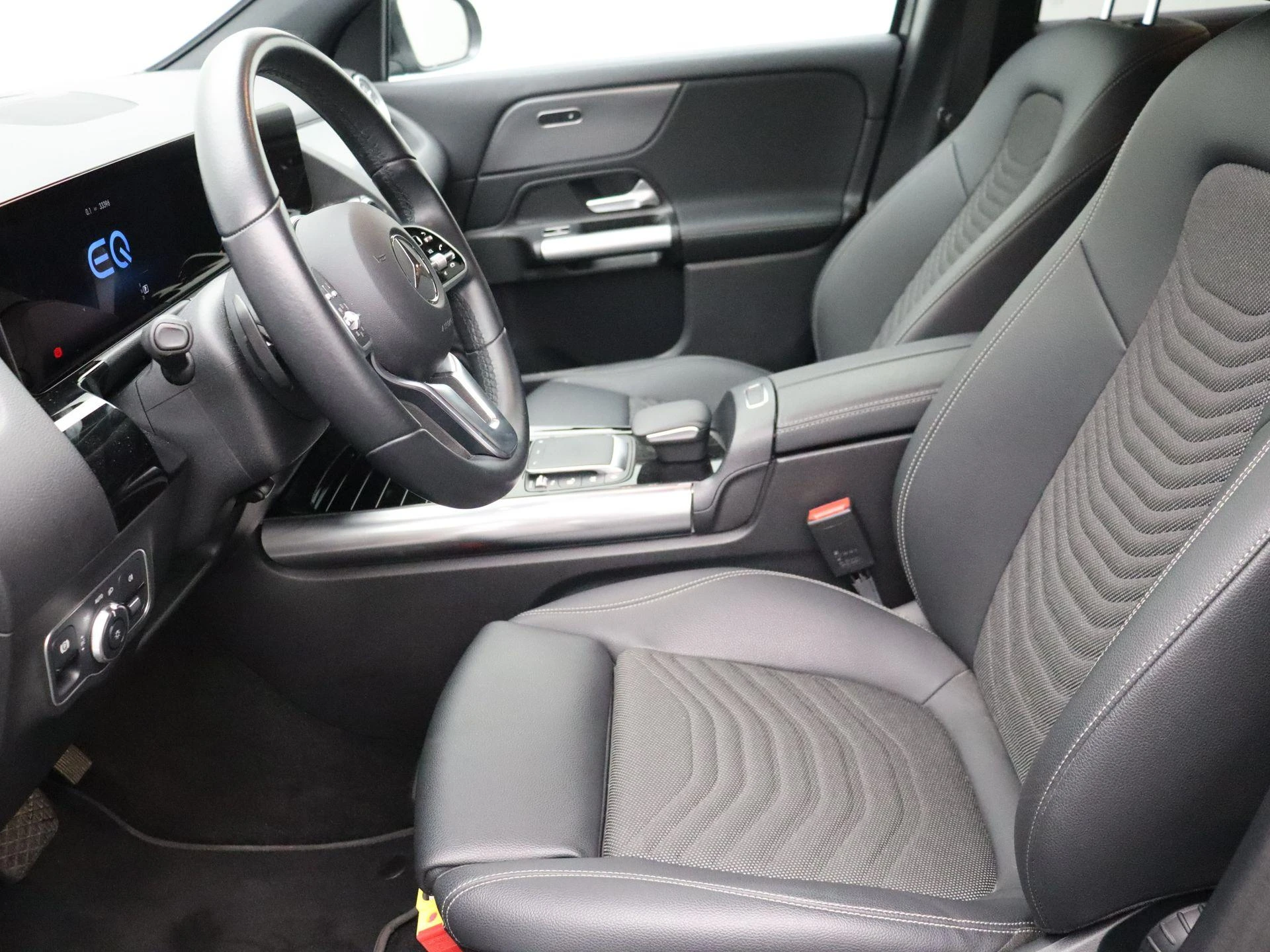 Mercedes-Benz-EQA-image-10