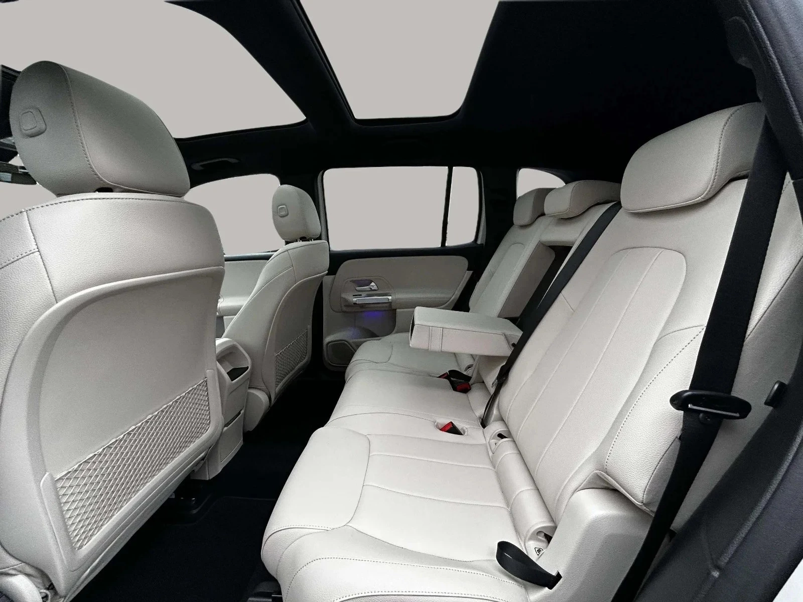 Mercedes-Benz-EQB-image-12