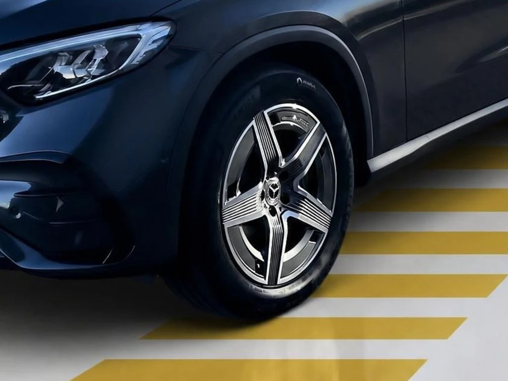 Mercedes-Benz-GLC 300 d-image-5
