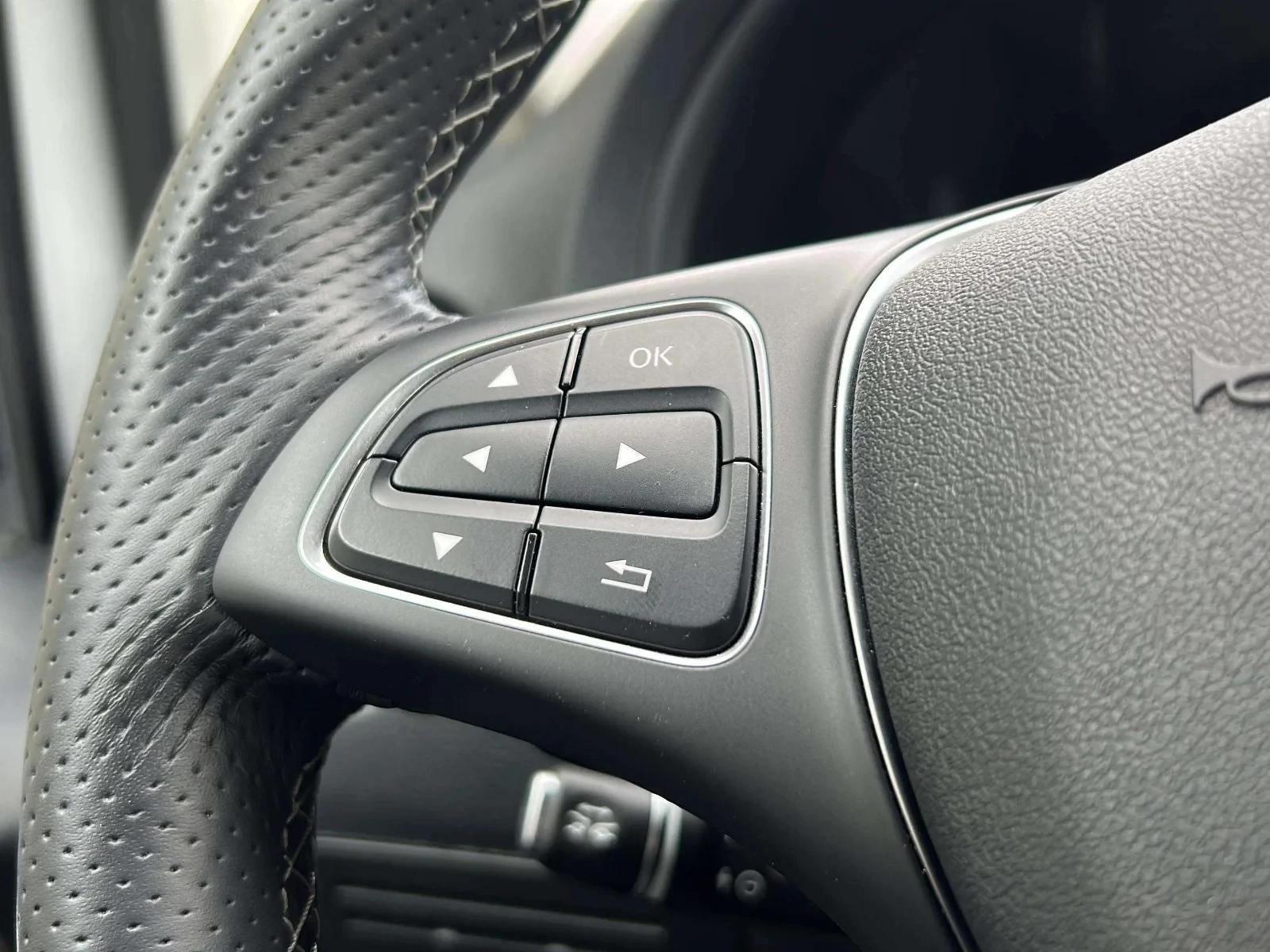 Mercedes-Benz-eVito-image-10