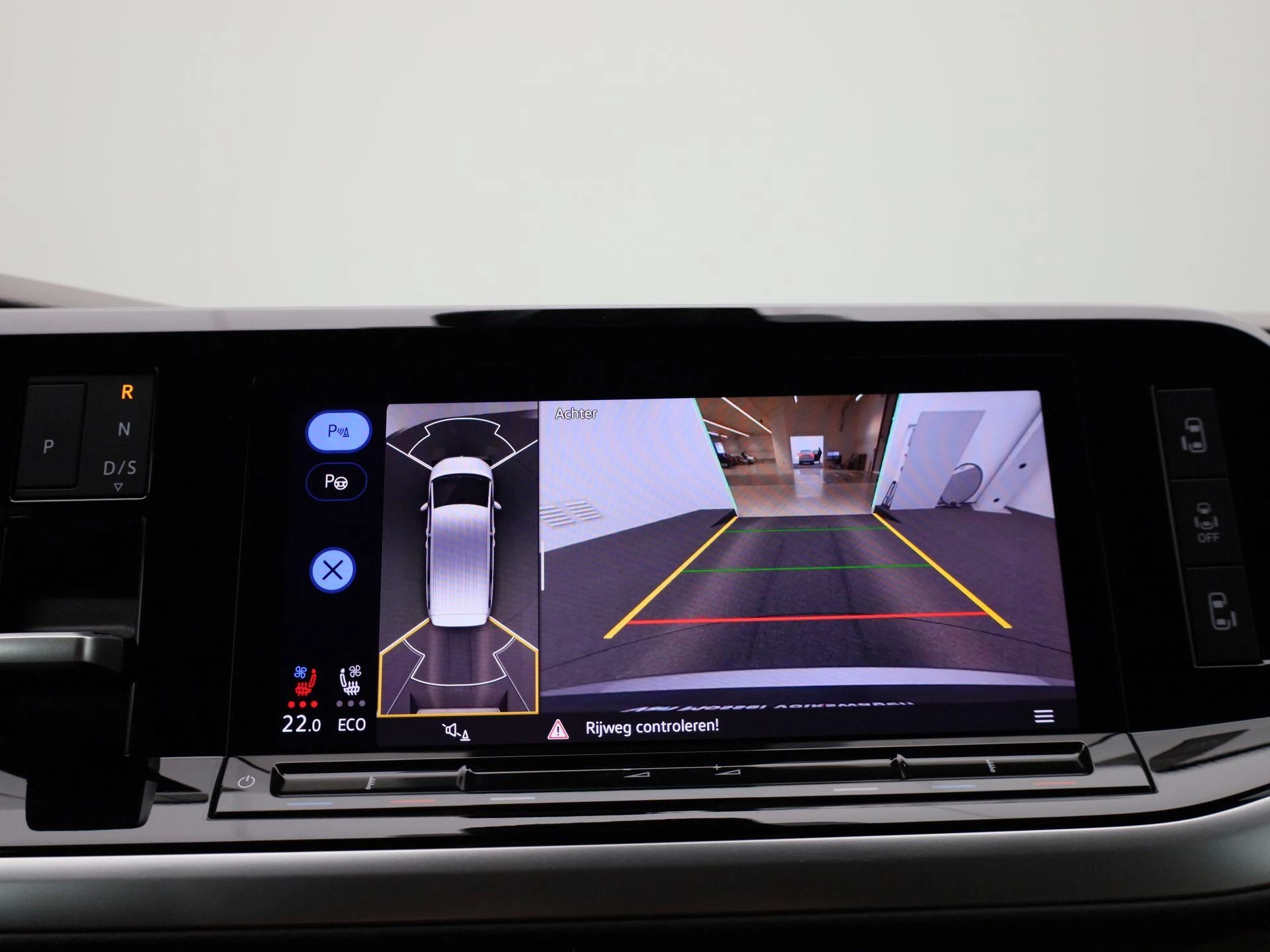 Volkswagen-Multivan-image-31