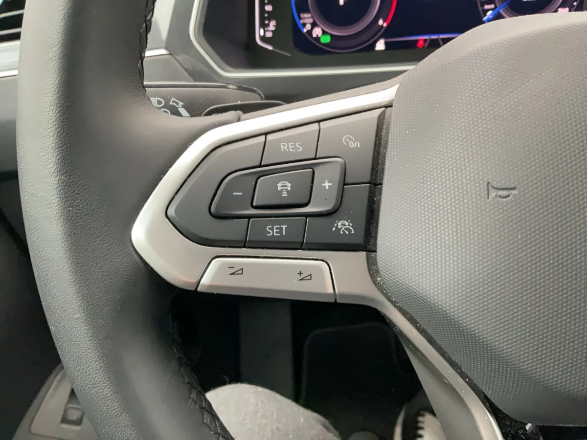 Volkswagen-Tiguan-image-17