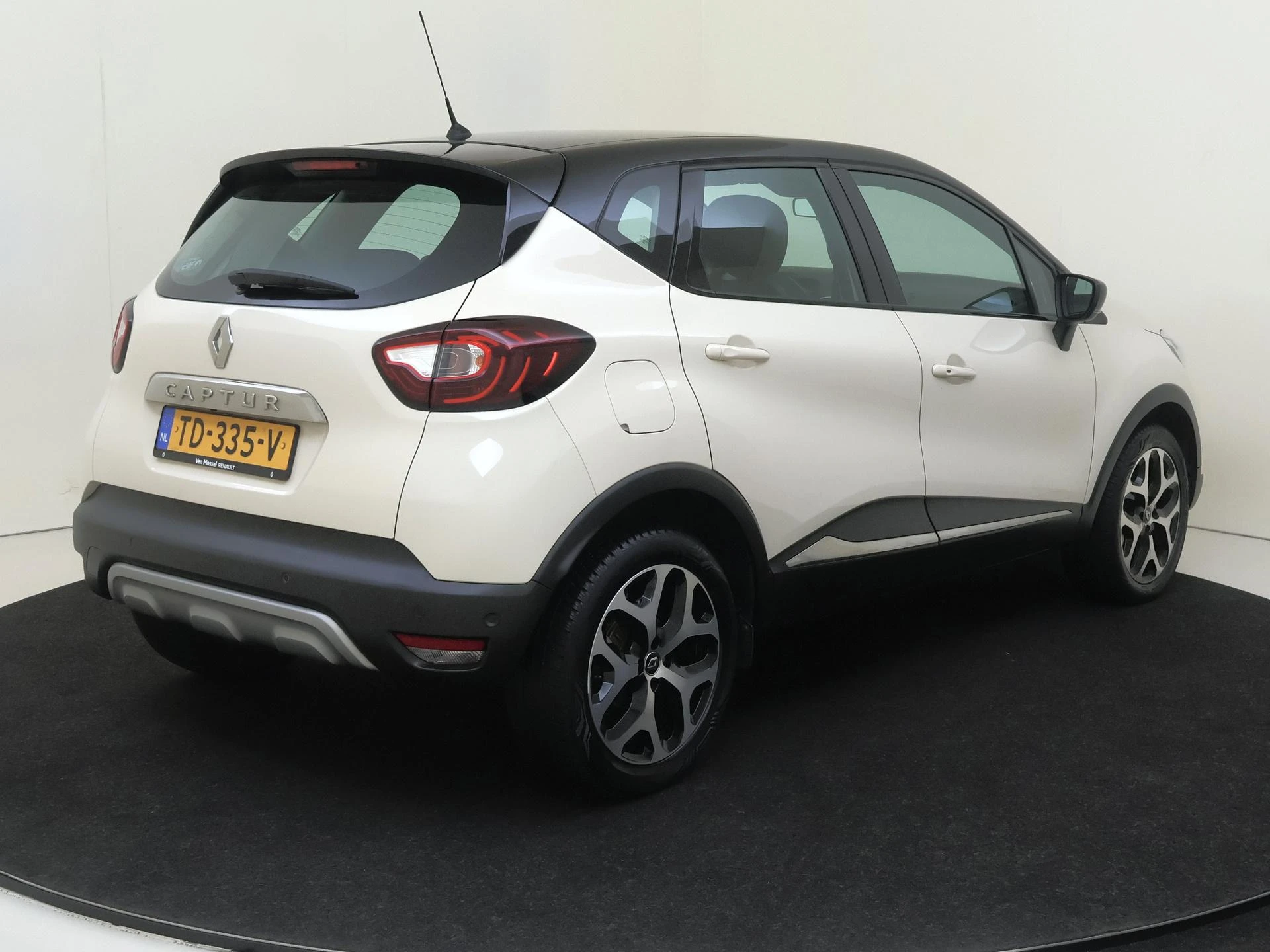 Renault-Captur-image-3