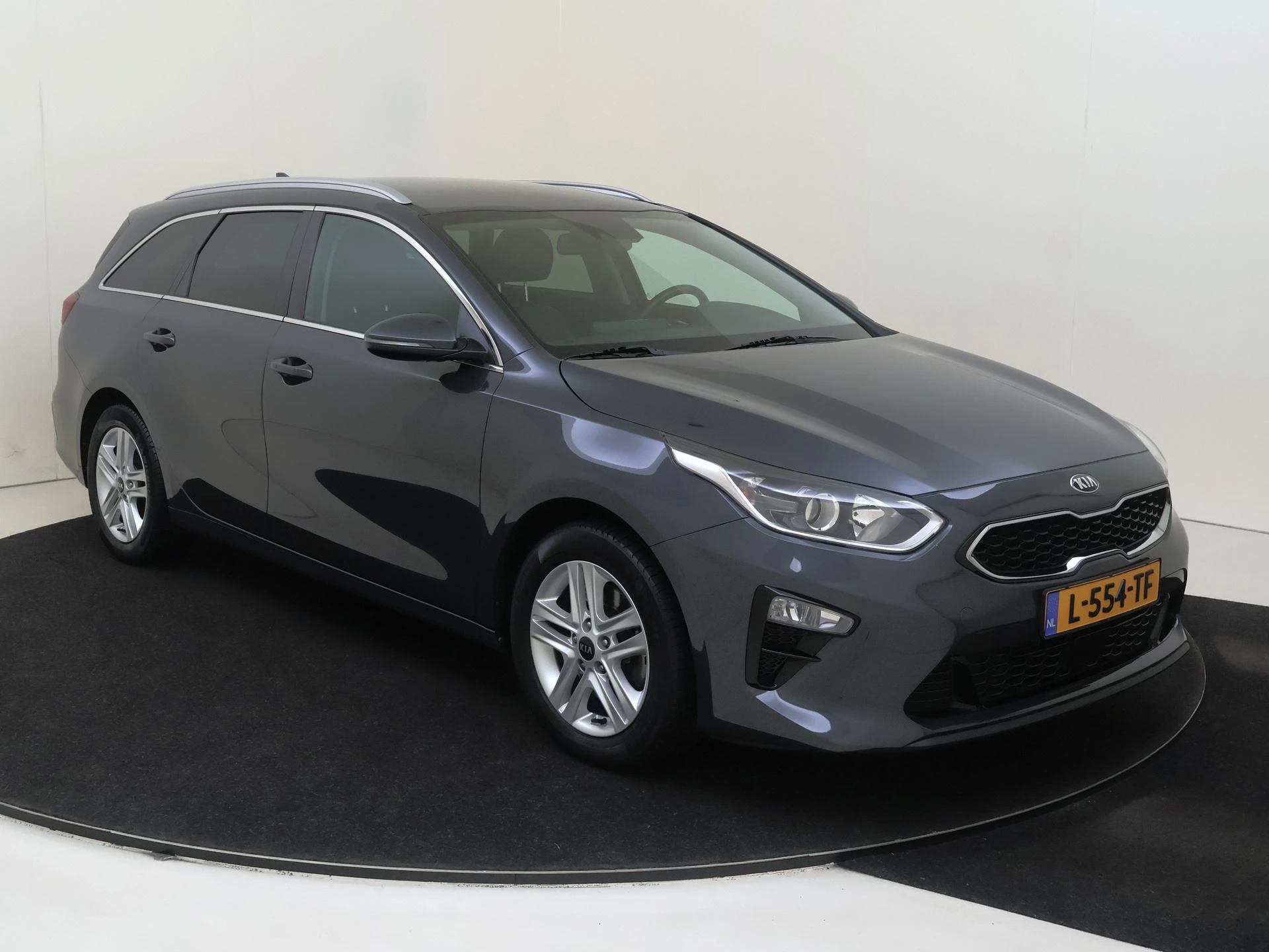 Kia-Ceed Sportswagon-image-1