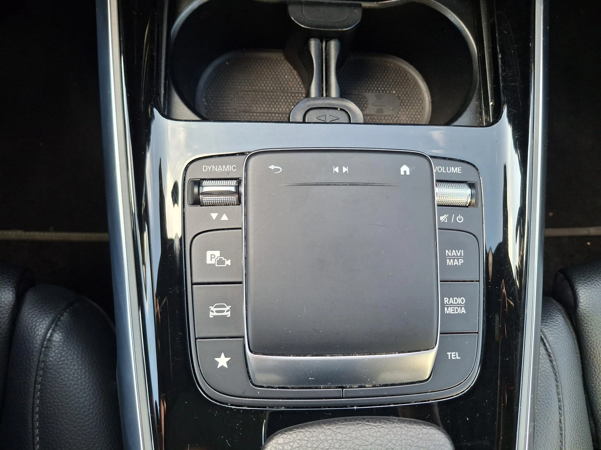 Mercedes-Benz-GLB-image-14