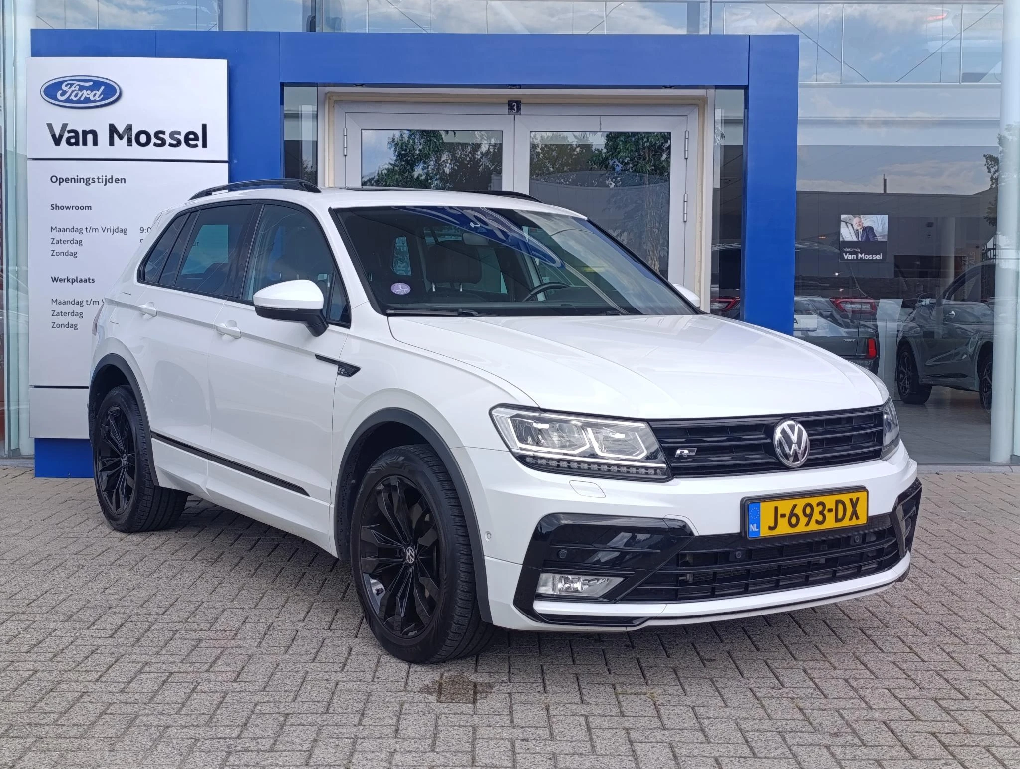 Volkswagen-Tiguan-image-1