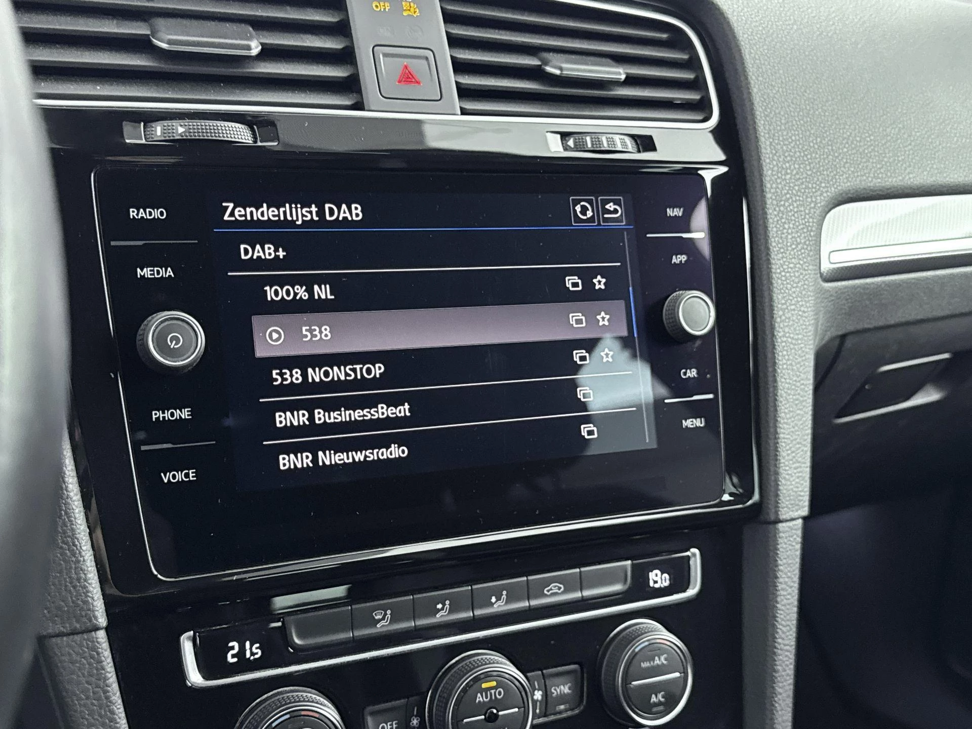 Volkswagen-Golf-image-6