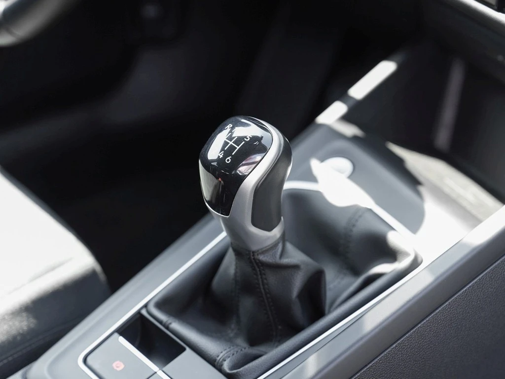 Volkswagen-Golf-image-8