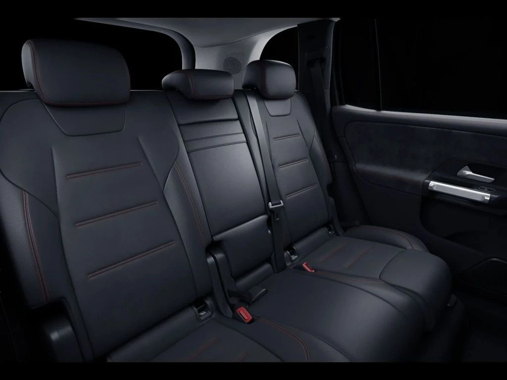 Mercedes-Benz-GLB 200-image-11