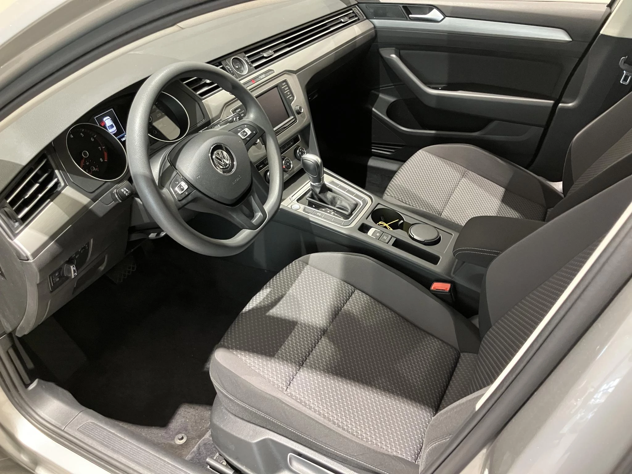 Volkswagen-Passat-image-10