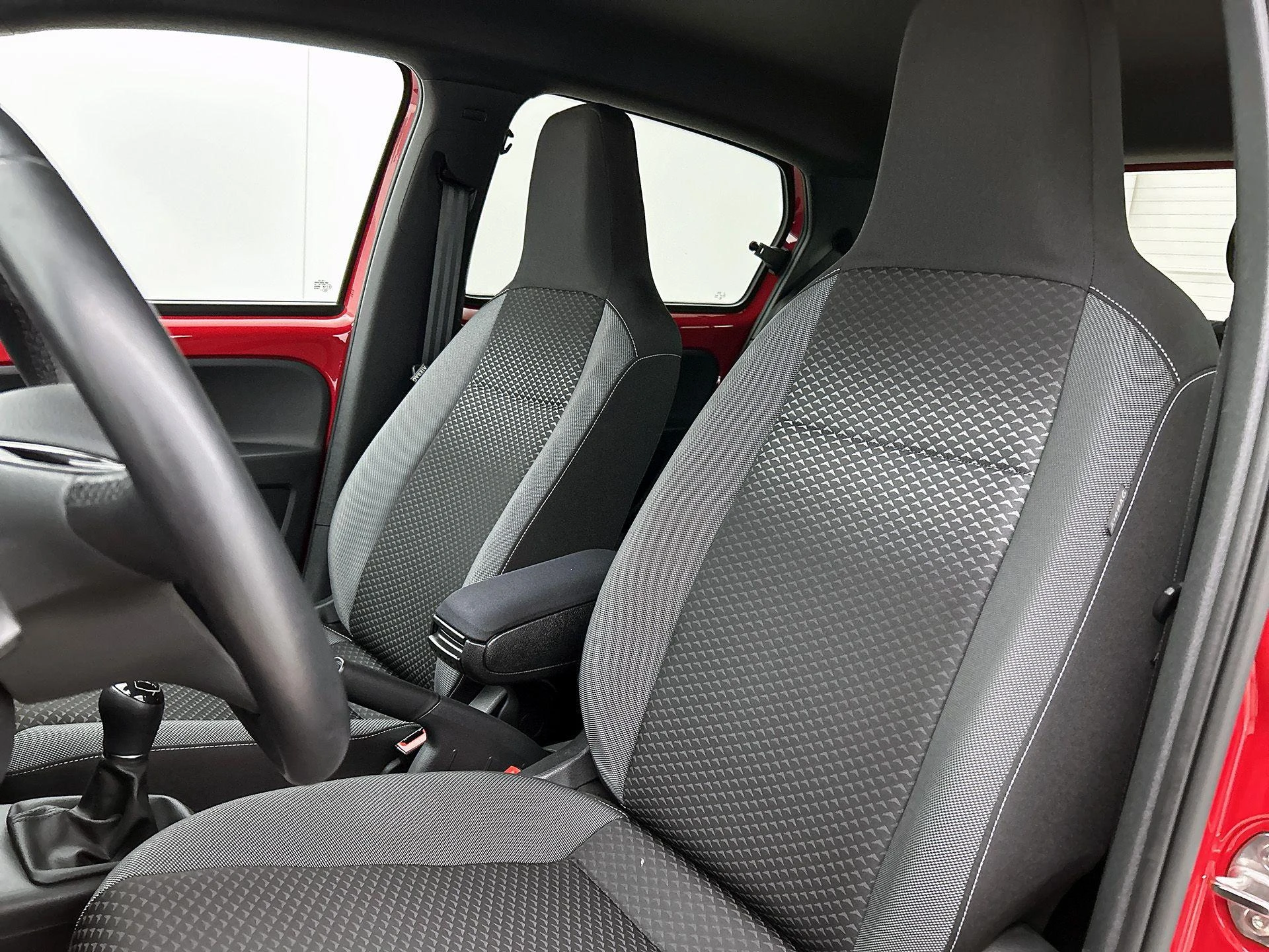 Volkswagen-up!-image-23