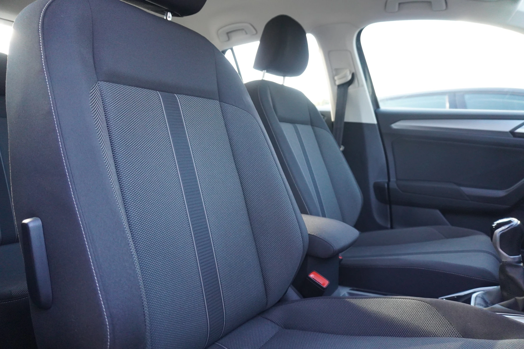 Volkswagen-T-Roc-image-13