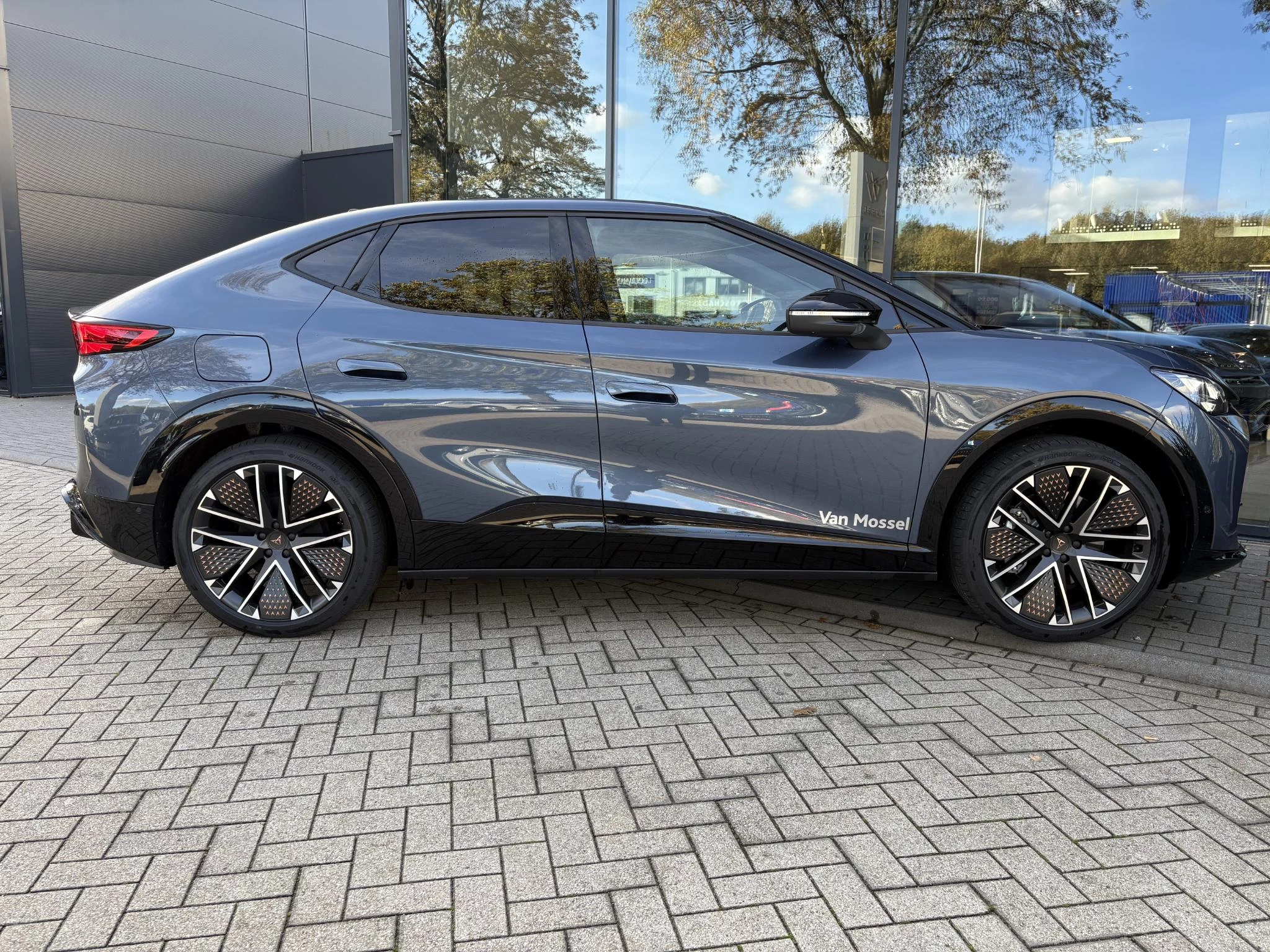 CUPRA-Tavascan-image-4