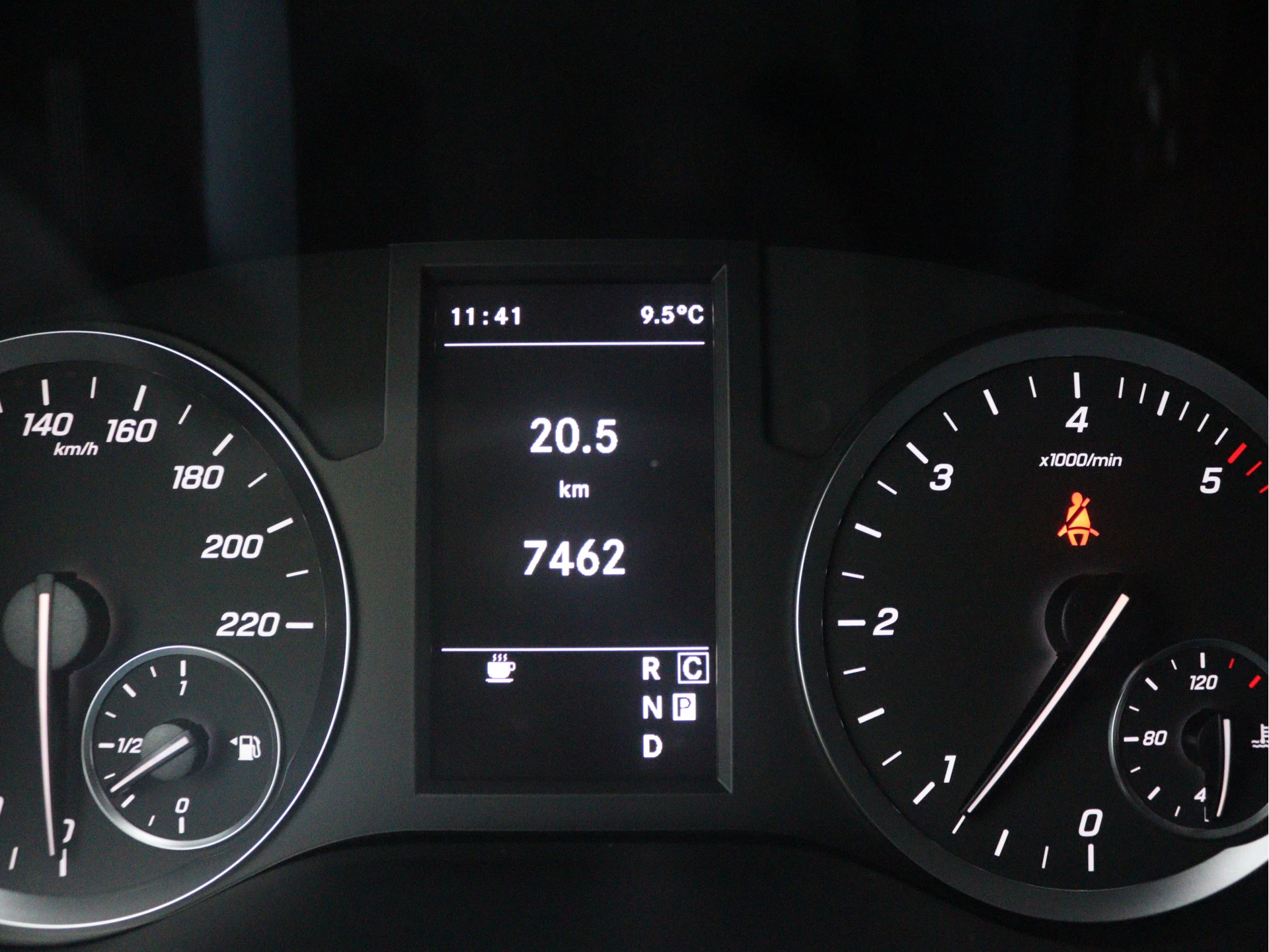 Mercedes-Benz-Vito-image-6