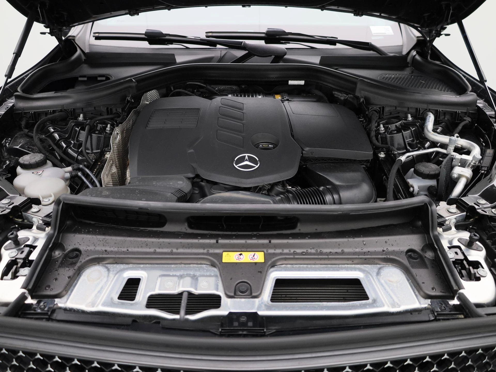 Mercedes-Benz-GLC-image-37