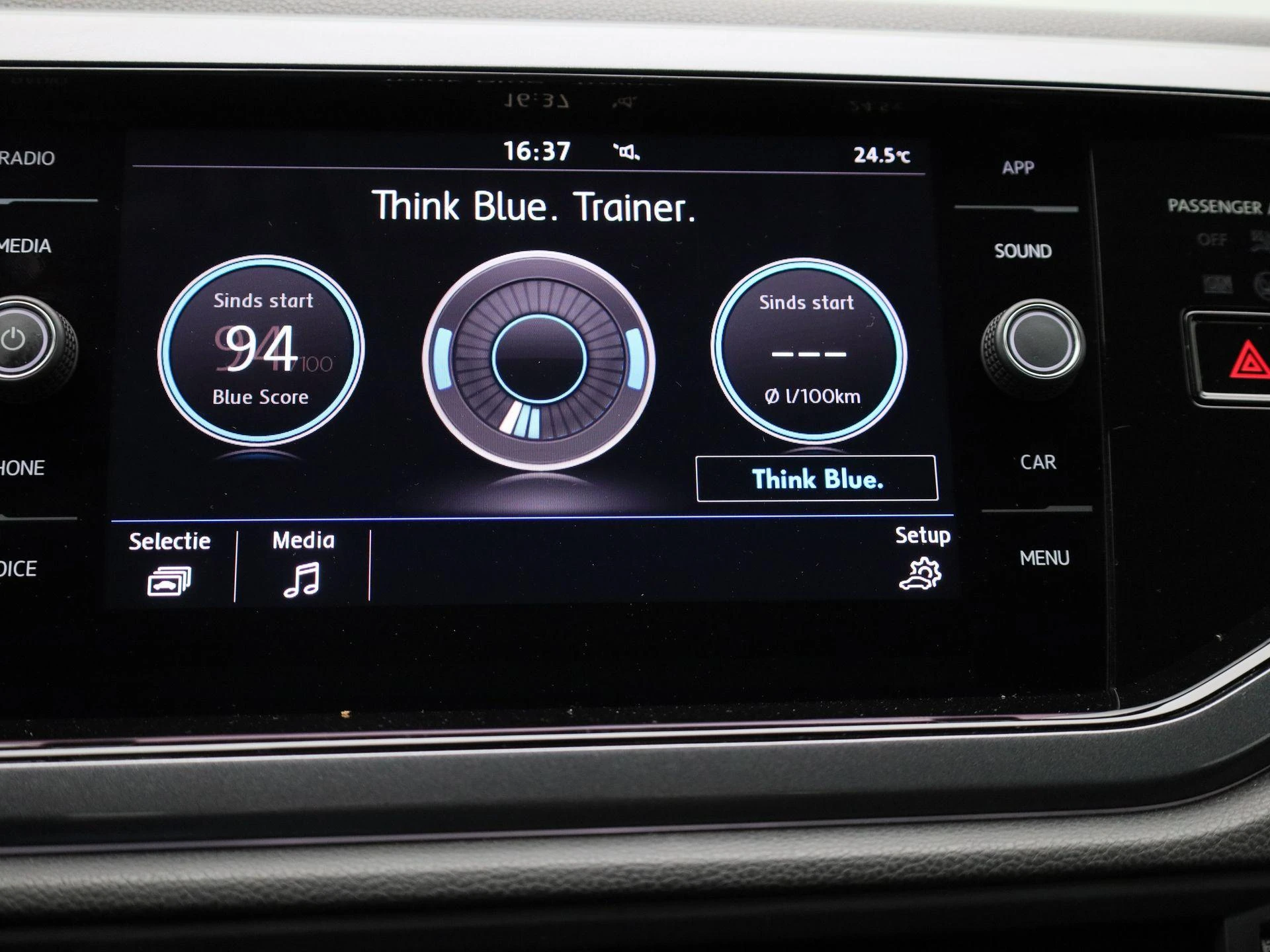 Volkswagen-Polo-image-19