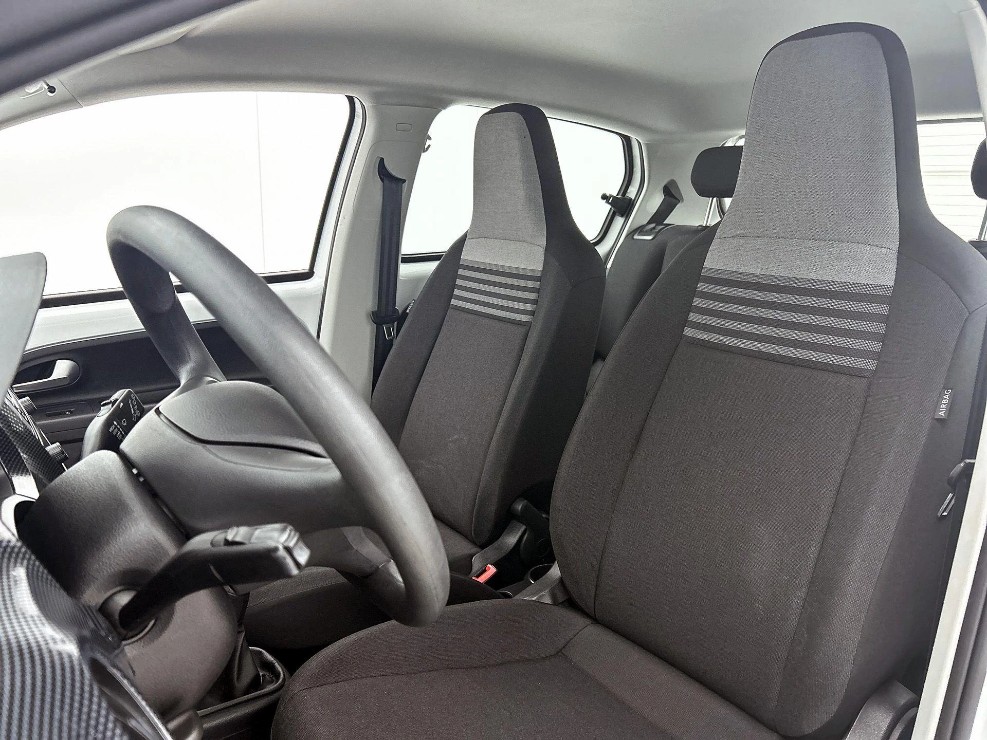 Volkswagen-up!-image-10