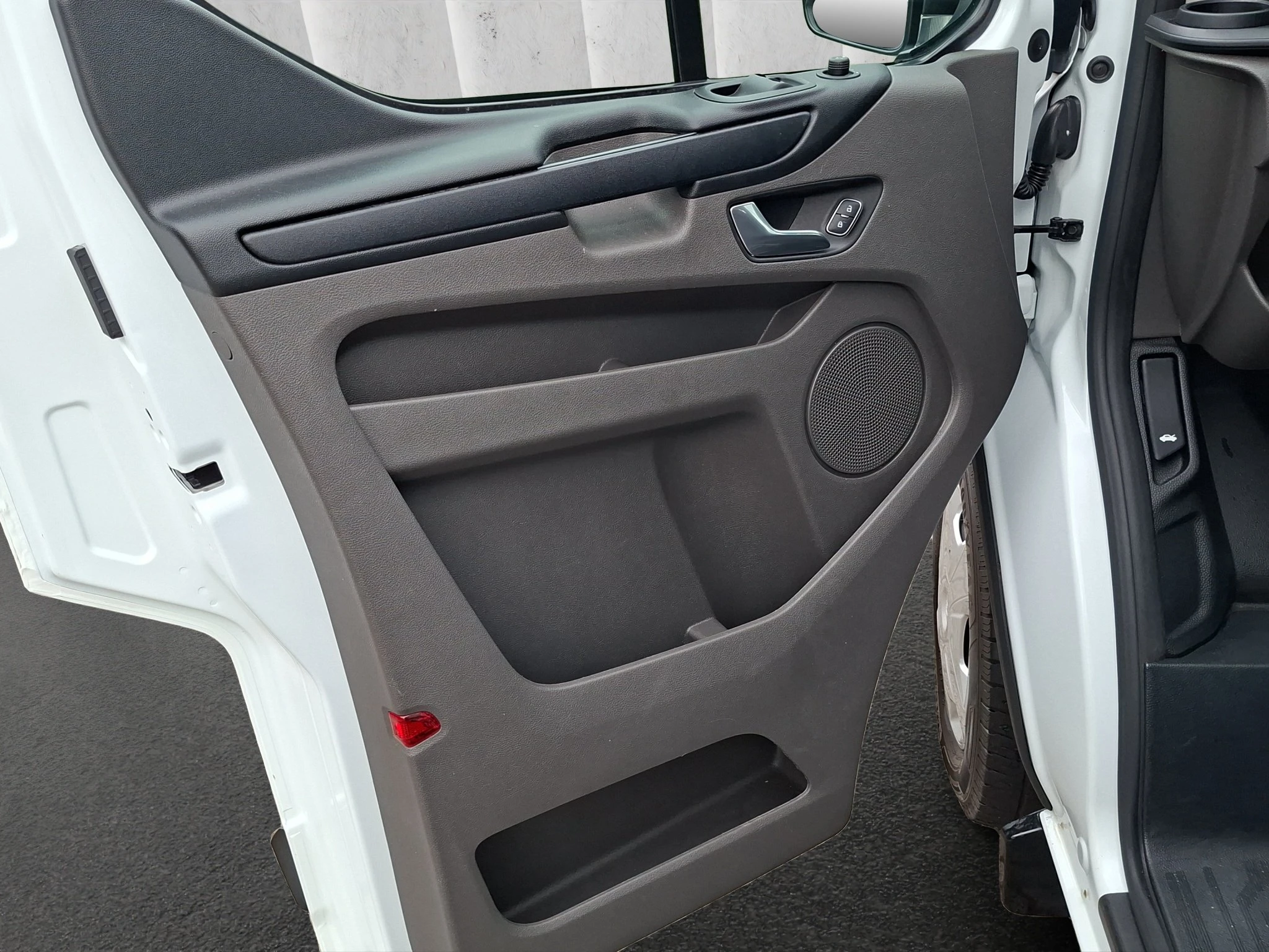 Ford-Transit Custom-image-16