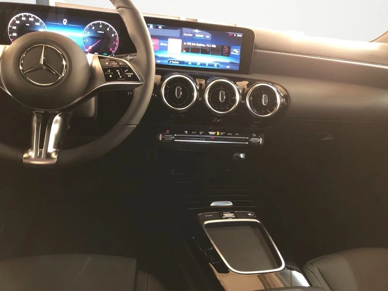 Mercedes-Benz A-Klasse 200 Limo PROGRESSIVE PANO AHK WINTER-PAKET Progressive