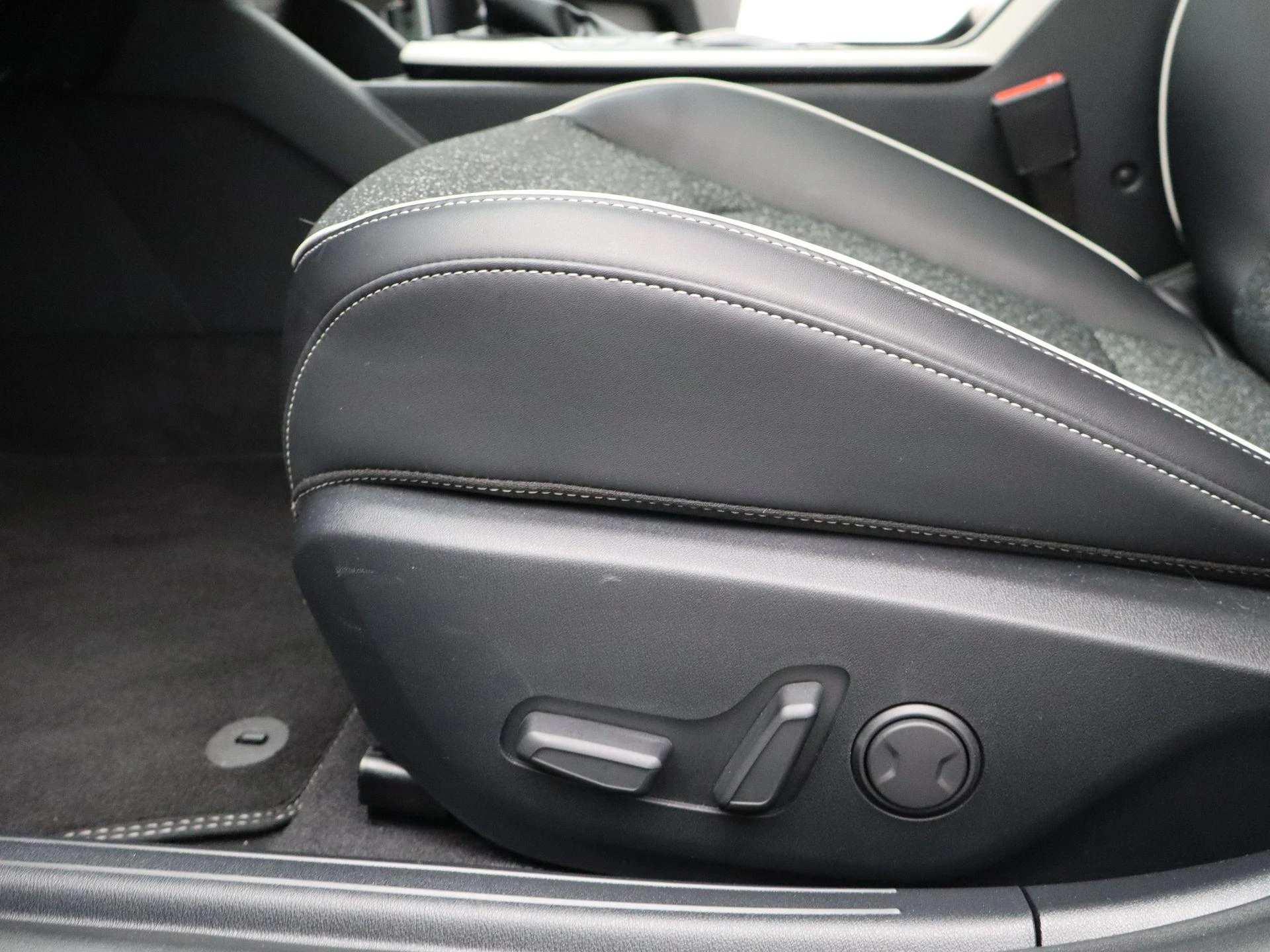 Kia K4 1.0 T-GDi MHEV GT-Line Launch Edition (pano)