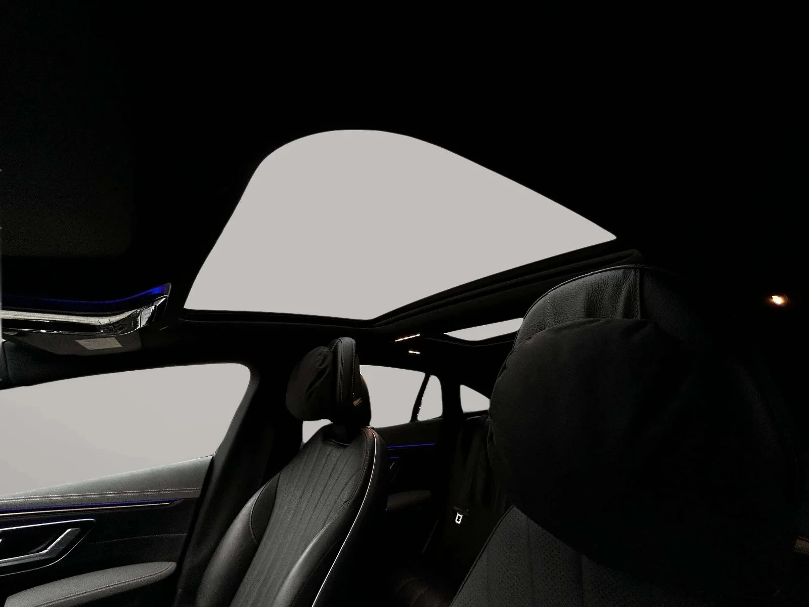 Mercedes-Benz-EQS-image-11