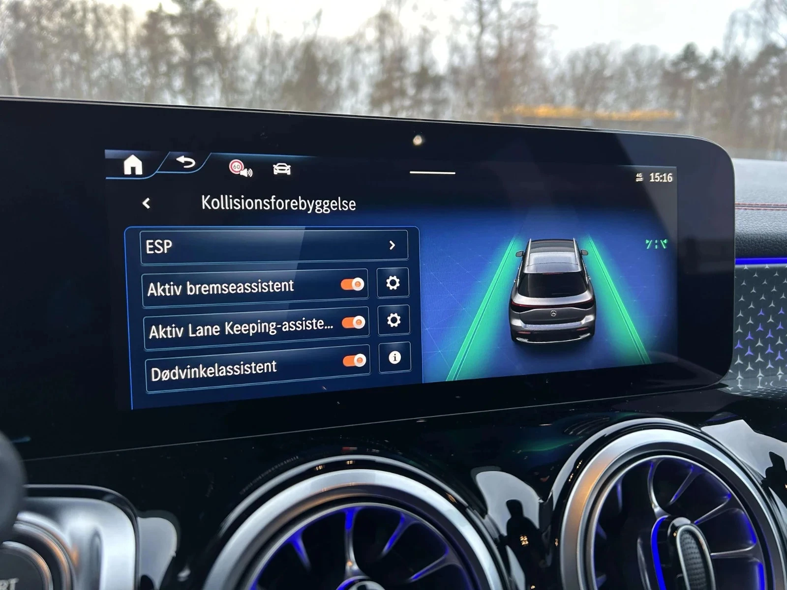 Mercedes-Benz-EQB-image-18