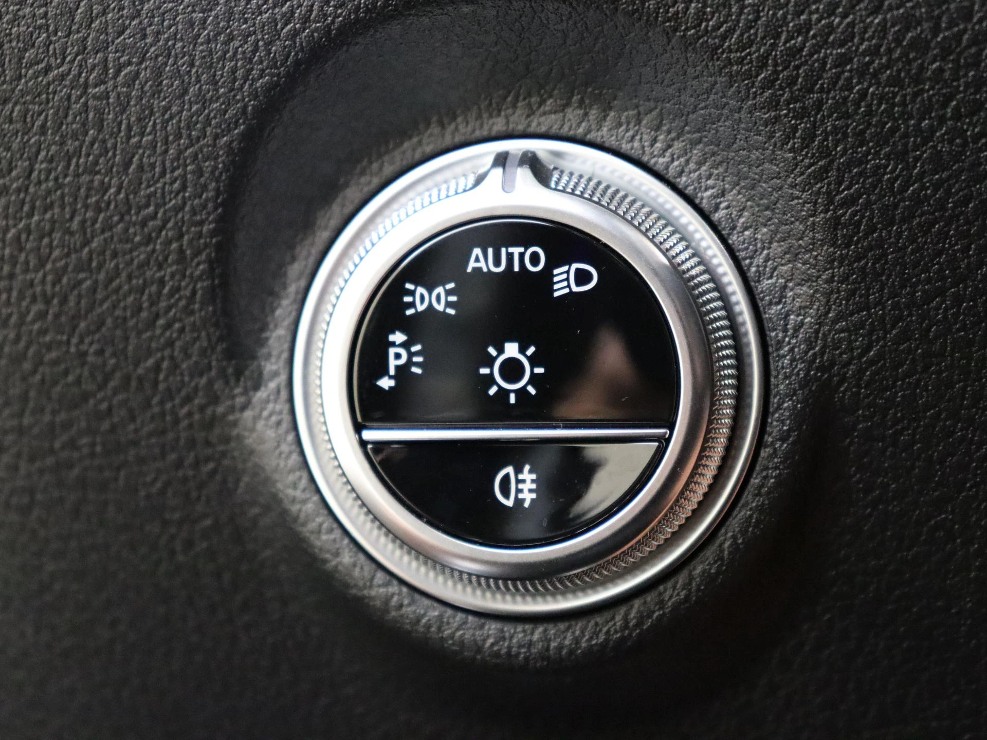 Mercedes-Benz-C-Klasse-image-24
