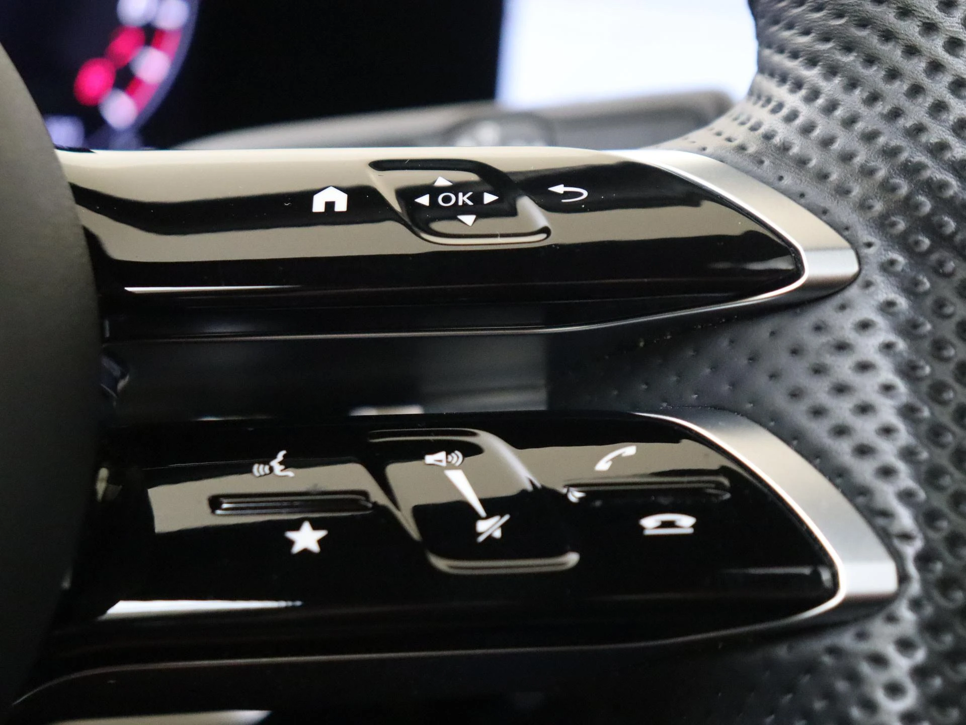 Mercedes-Benz-GLA-image-12
