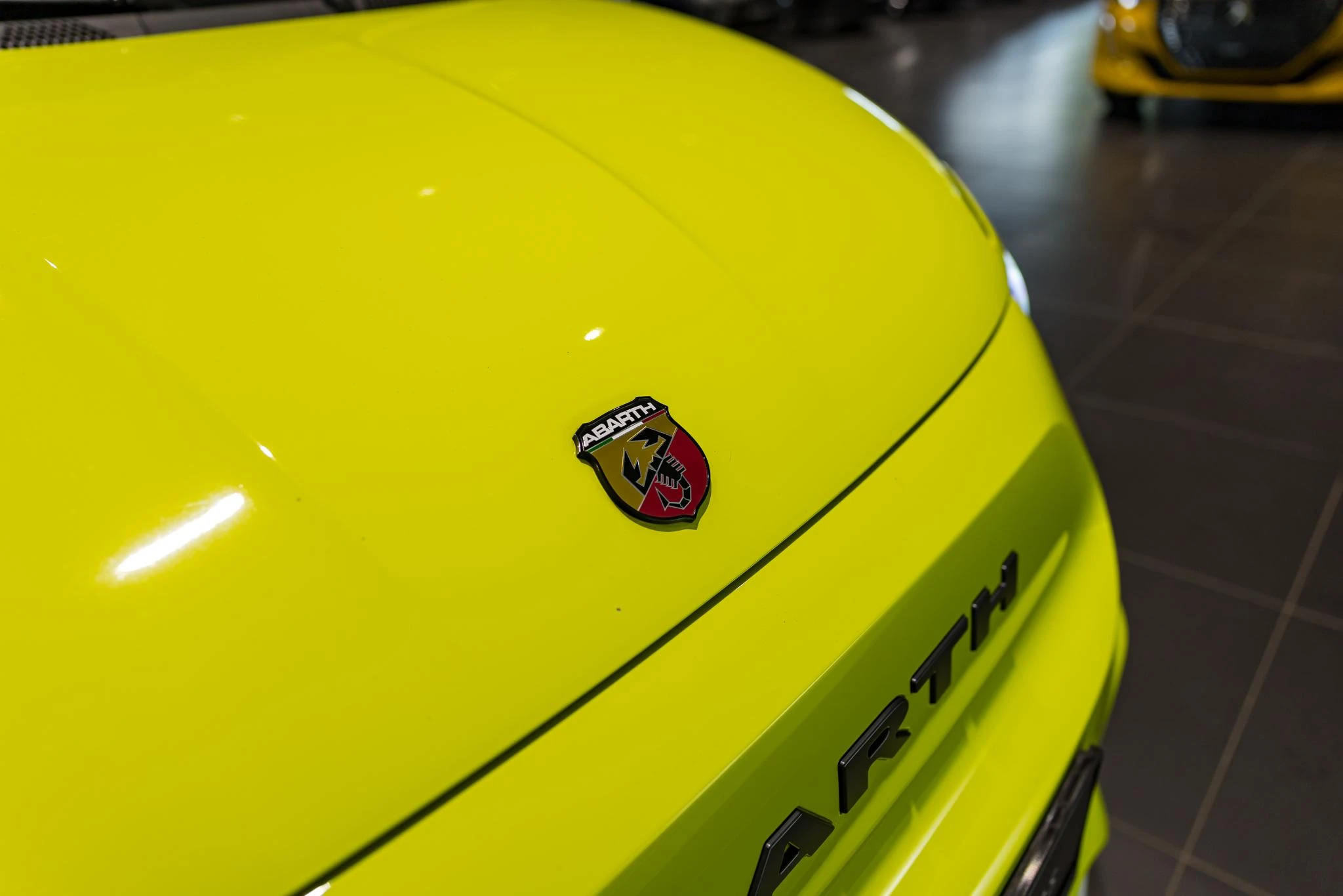 Abarth 500e 42-kWh 114kw Scorpionissima