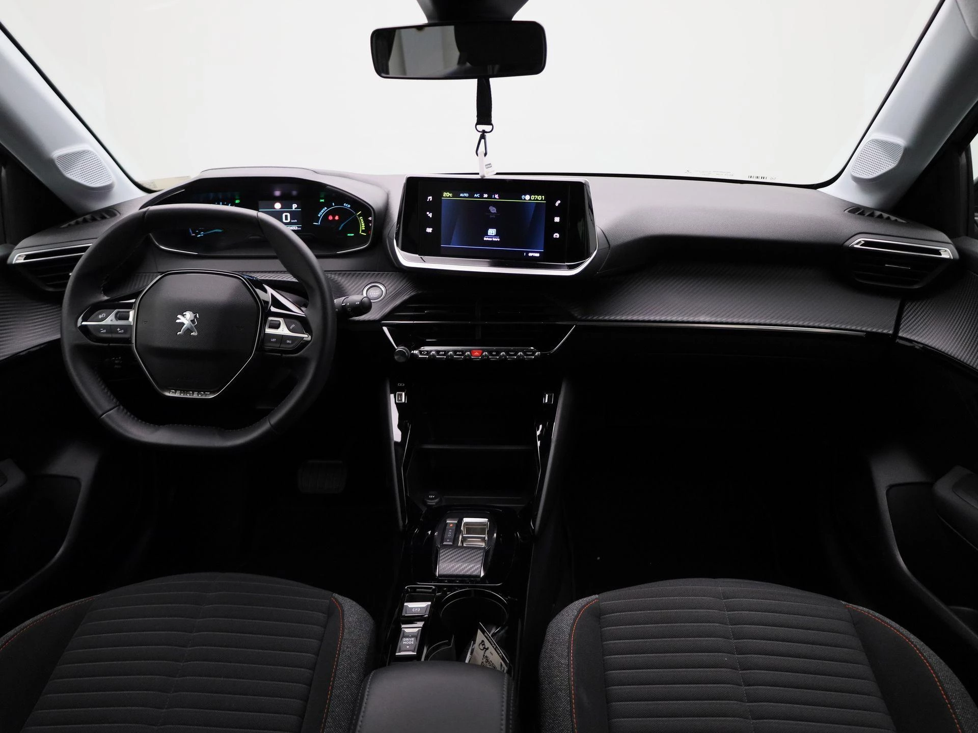 Peugeot-e-208-image-35