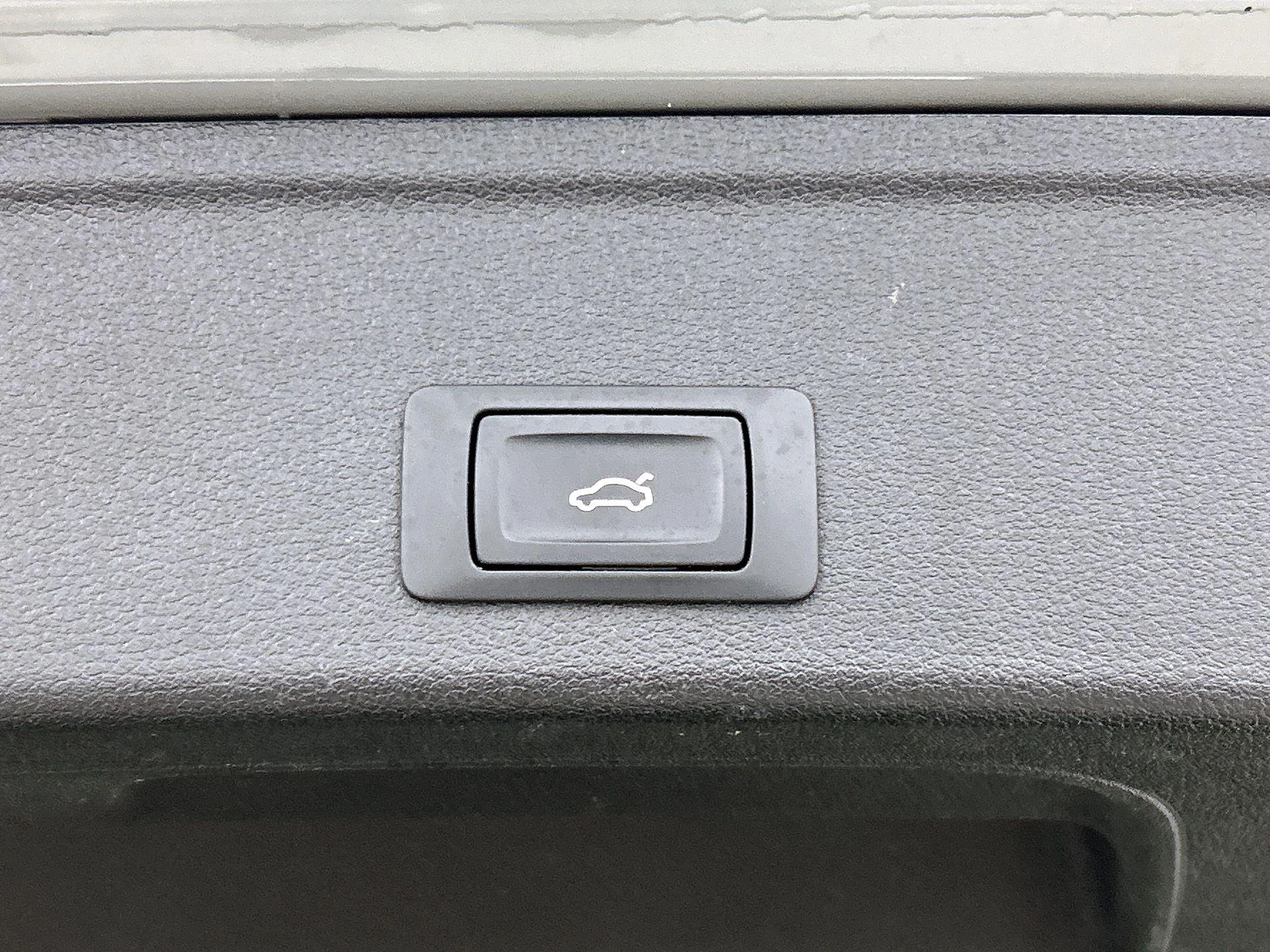 Audi A4 Avant 35 TFSI Launch edition Sport 150 PK