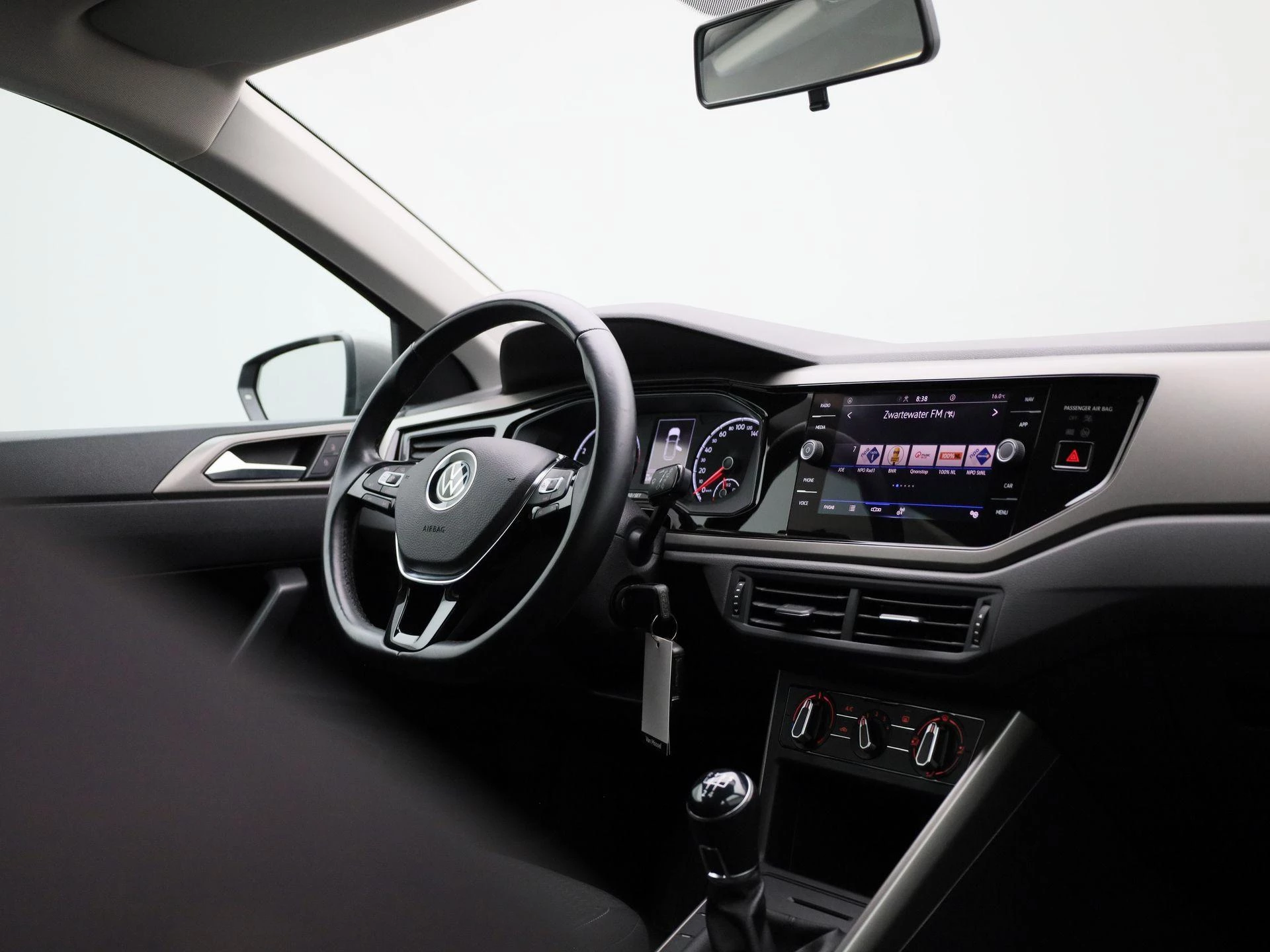 Volkswagen-Polo-image-28