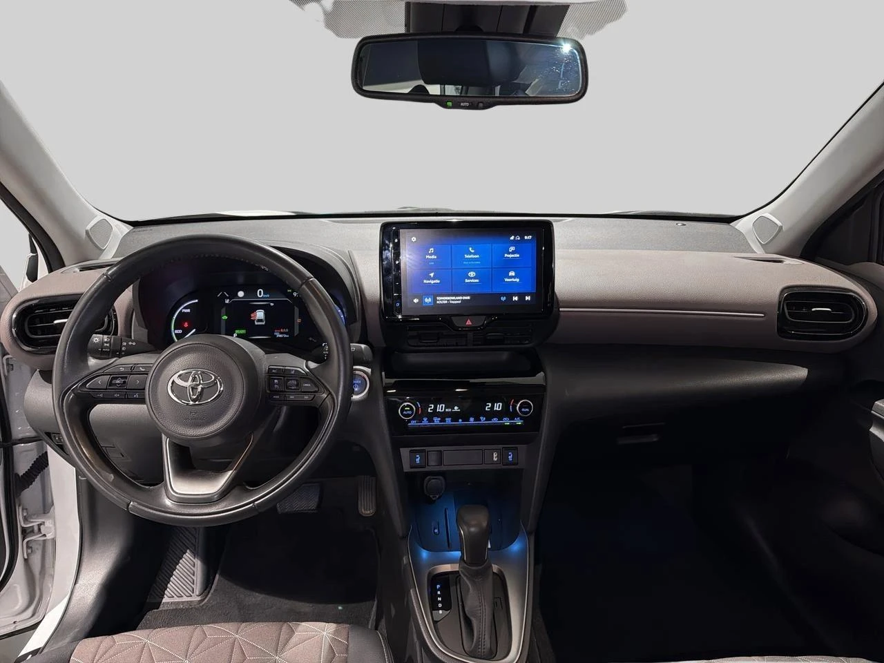 Toyota-Yaris Cross-image-12