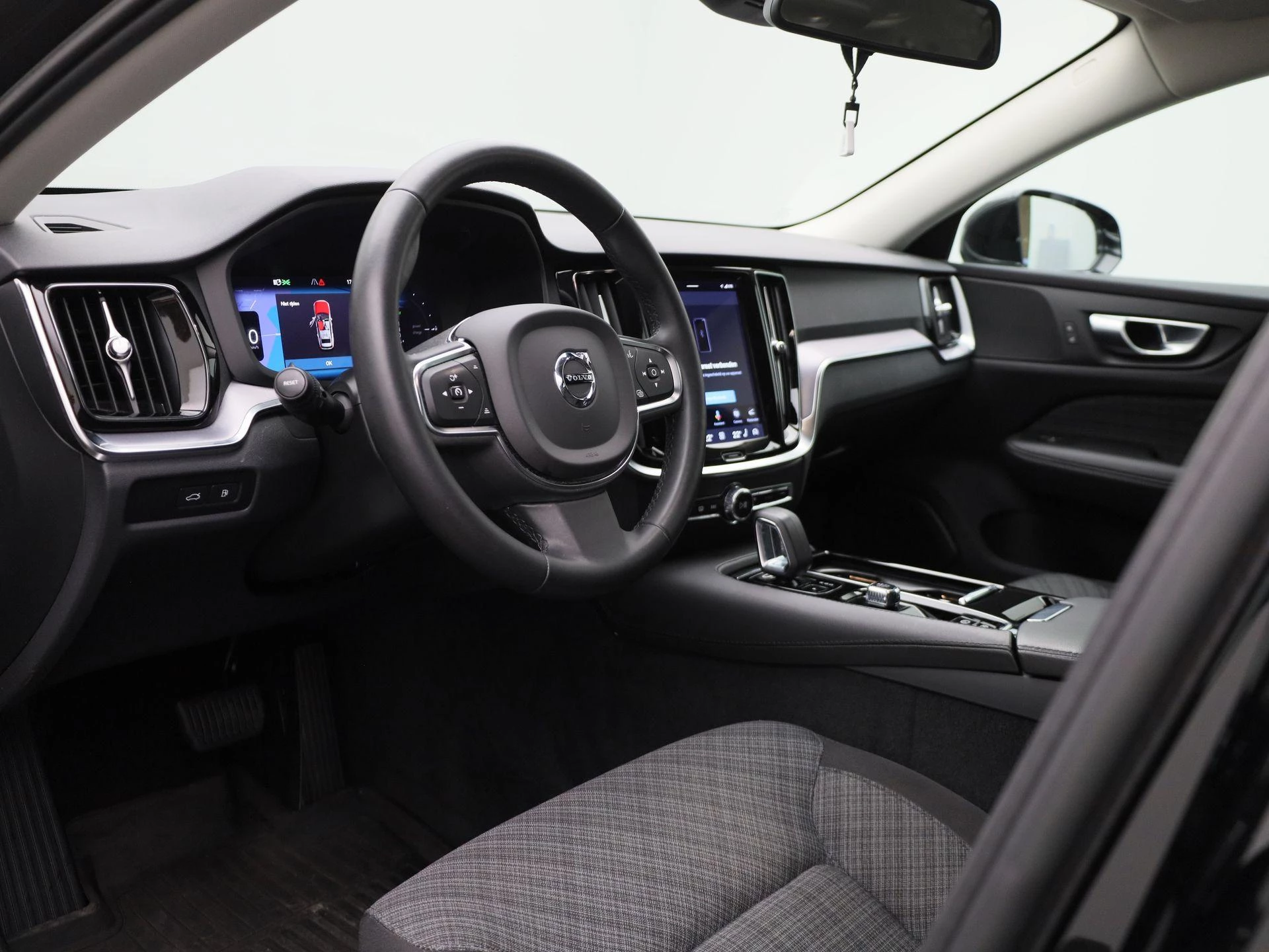 Volvo-V60-image-30