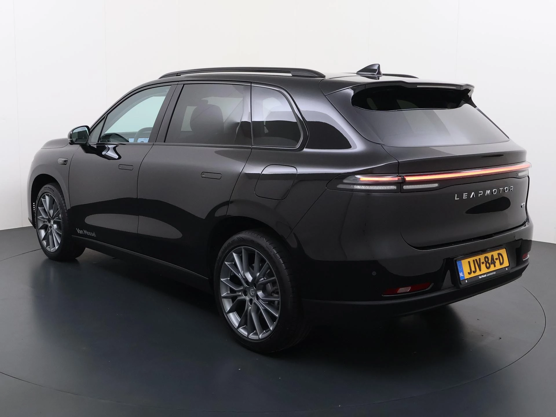 Leapmotor C10