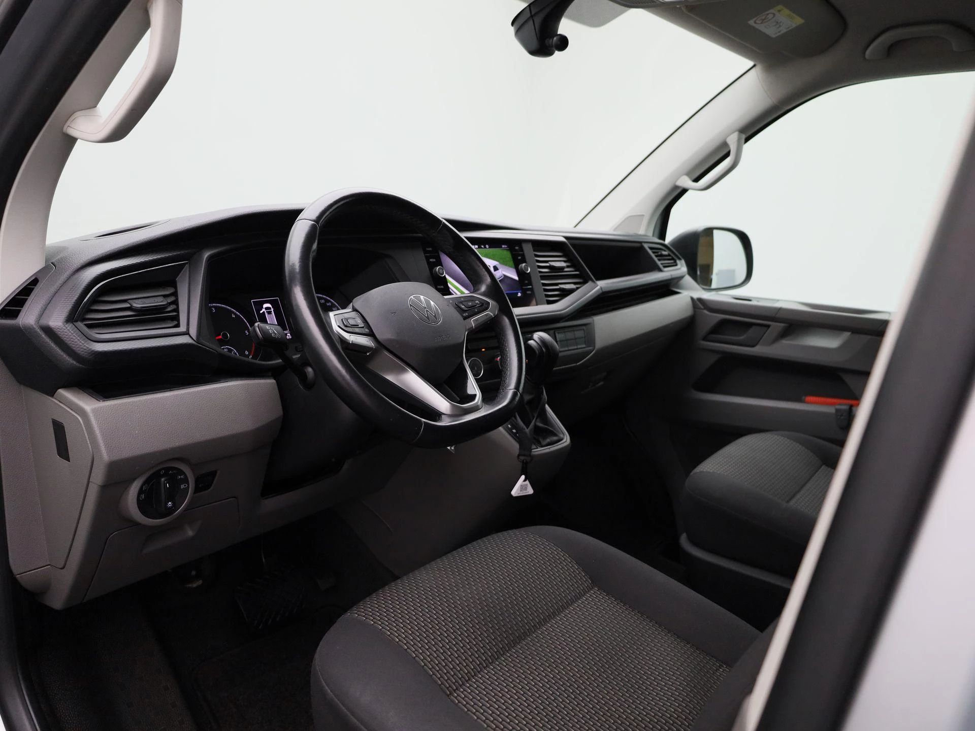 Volkswagen-Transporter-image-30