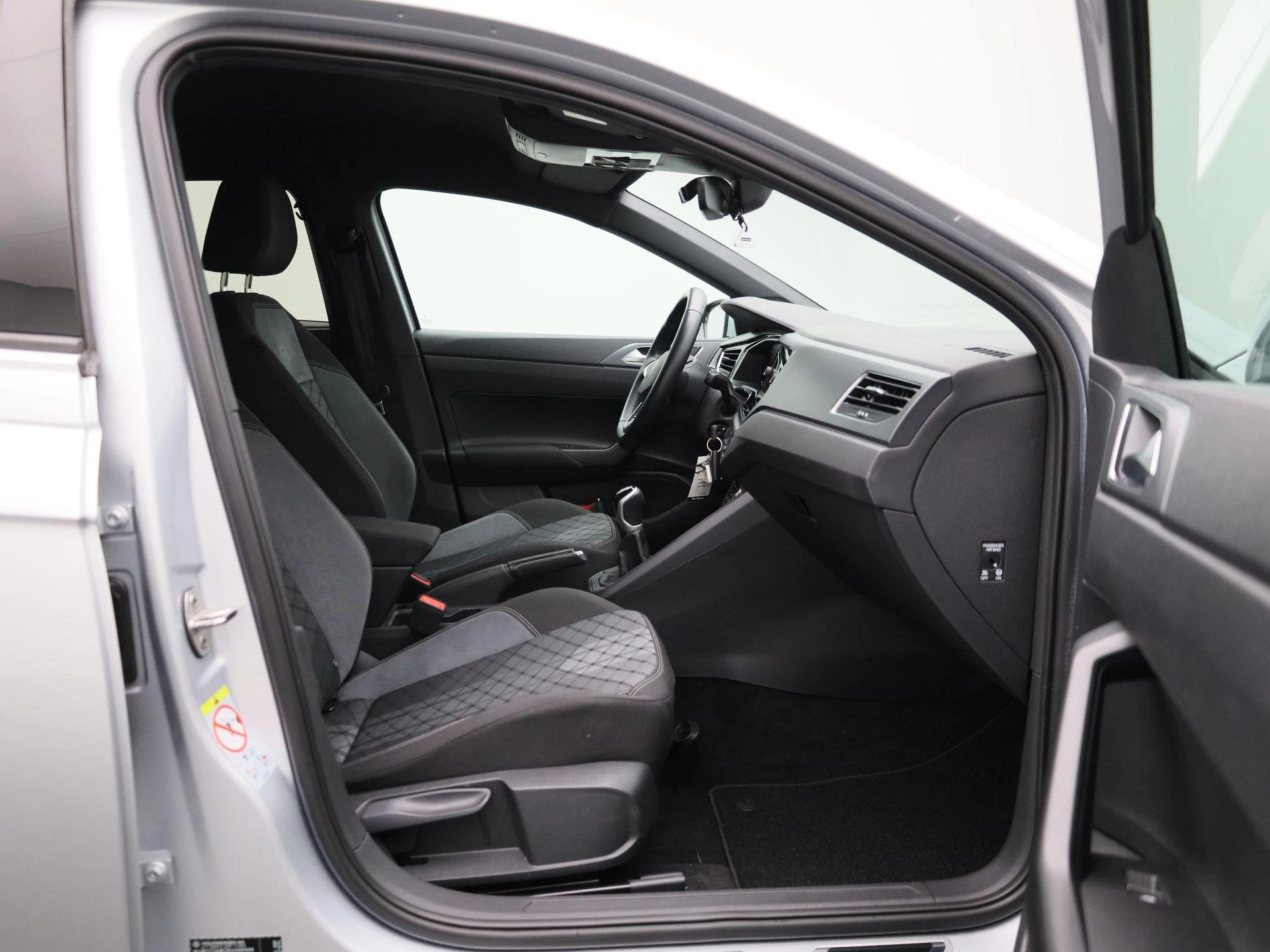 Volkswagen-Polo-image-36