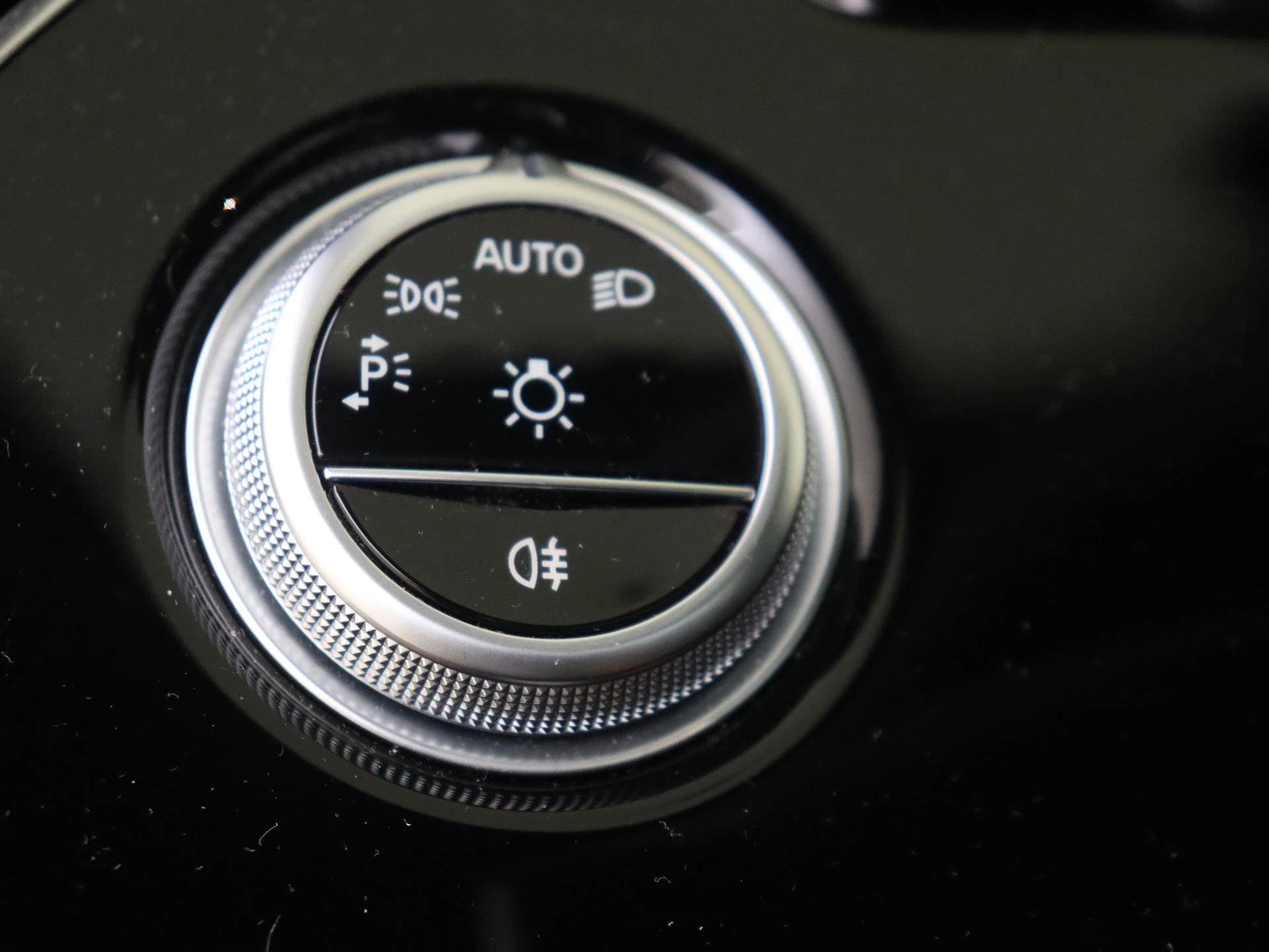 Mercedes-Benz-E-Klasse-image-24