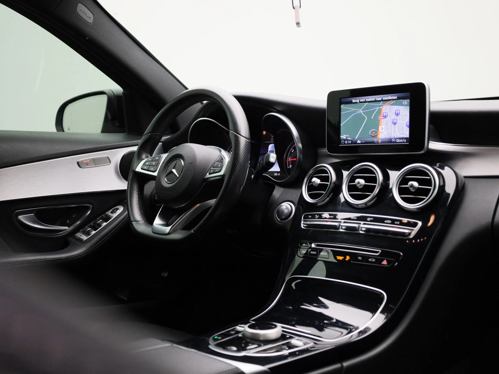 Mercedes-Benz-C-Klasse-image-40