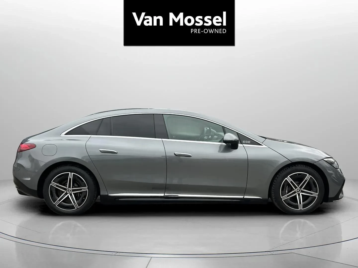 Mercedes-Benz-EQE-image-3