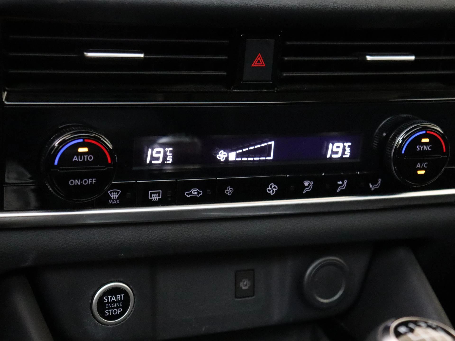 Nissan-QASHQAI-image-19