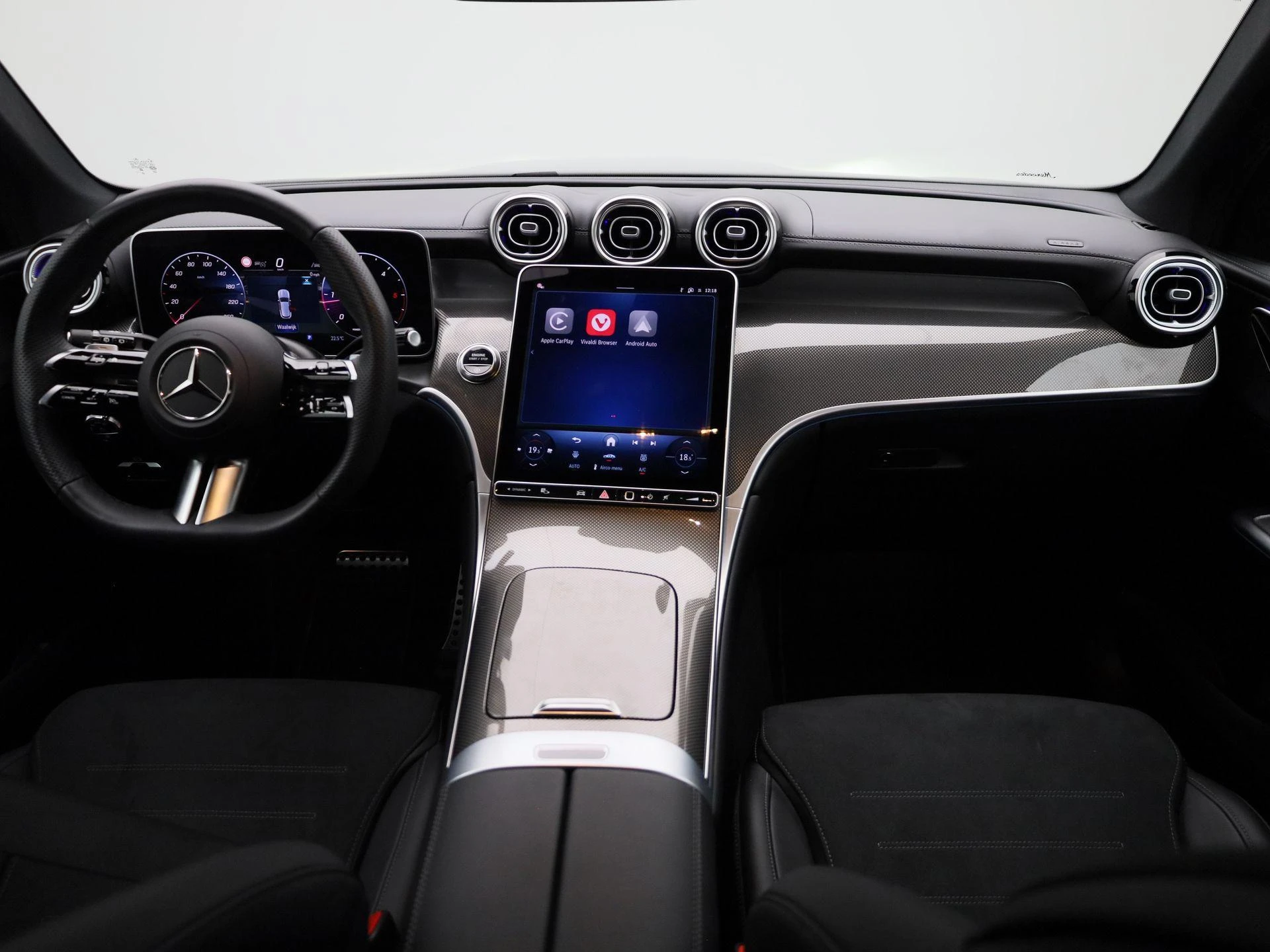 Mercedes-Benz-GLC-image-38