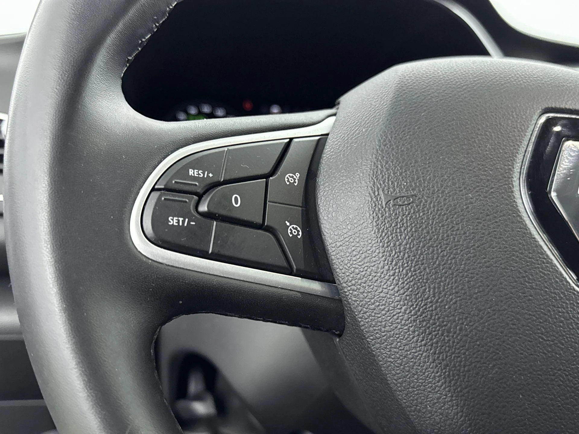 Renault-Mégane Estate-image-5