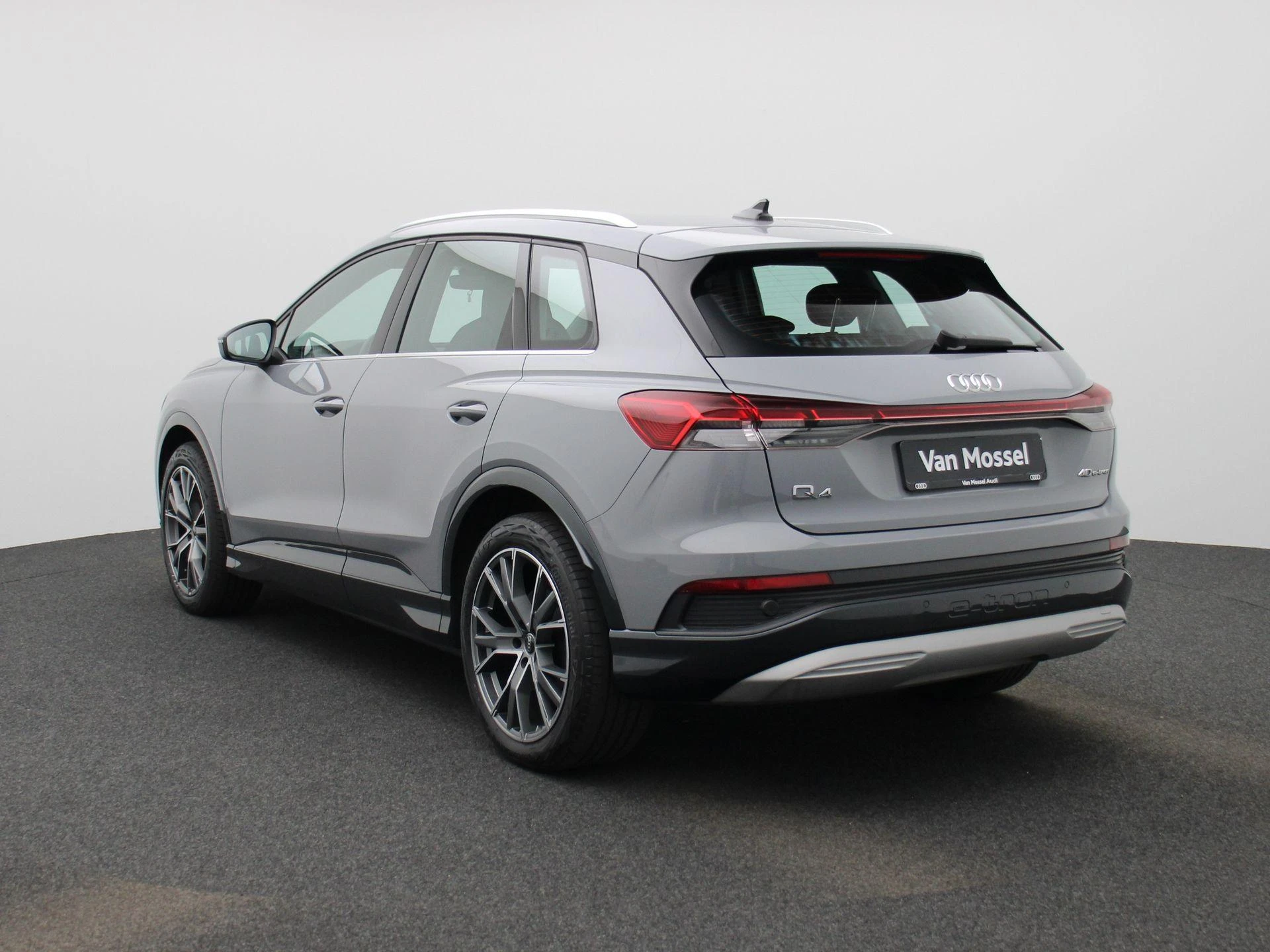 Audi-Q4 e-tron-image-1
